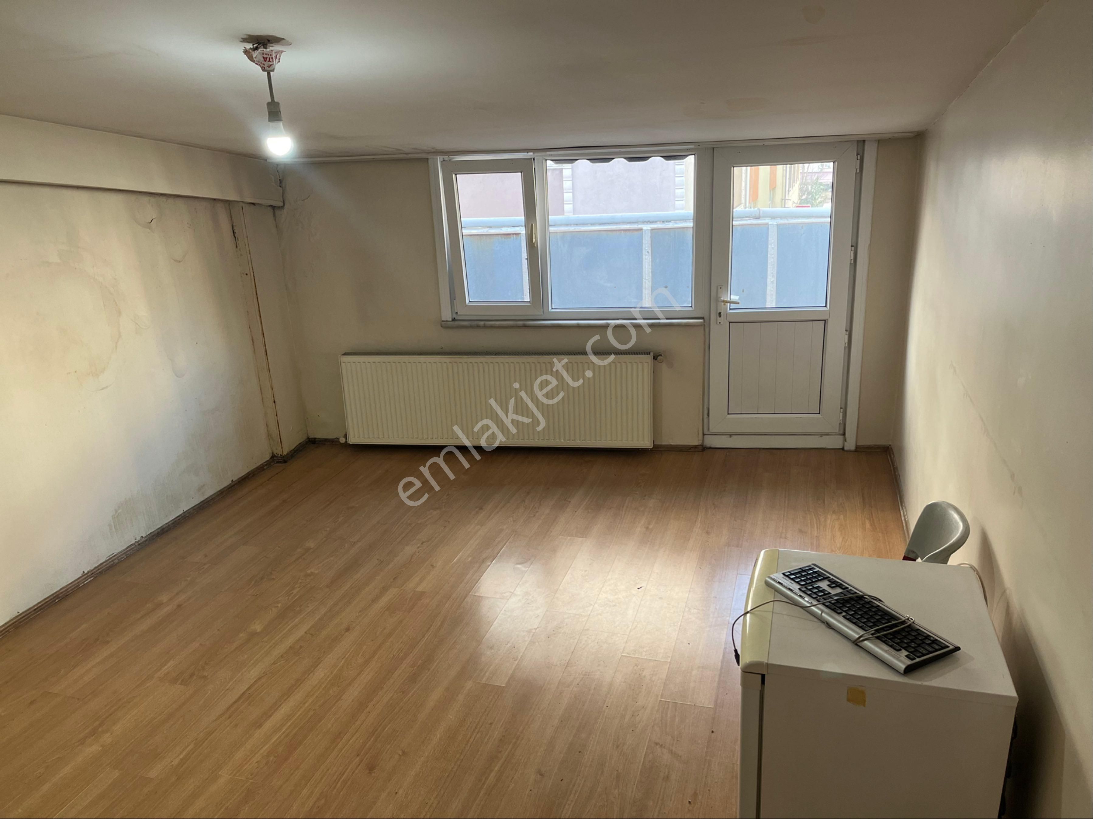 Bağcılar Tabya Merkezde Mükemmel Konumda Kirlık İşyeri/ofis