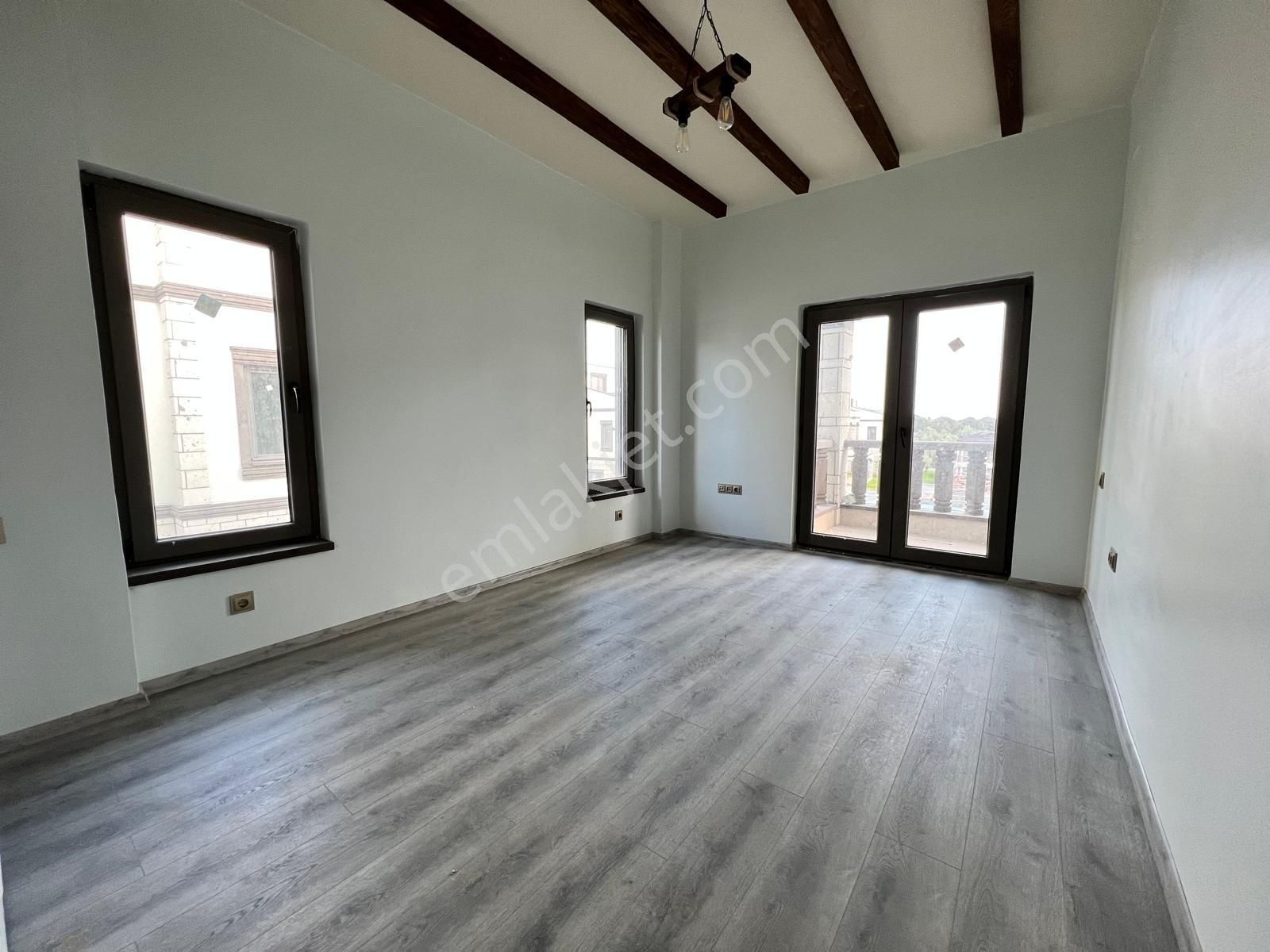 Poyraz Gayrimankul'den Güre'de Satılık Site İçinde Taş Villa - Görsel 9