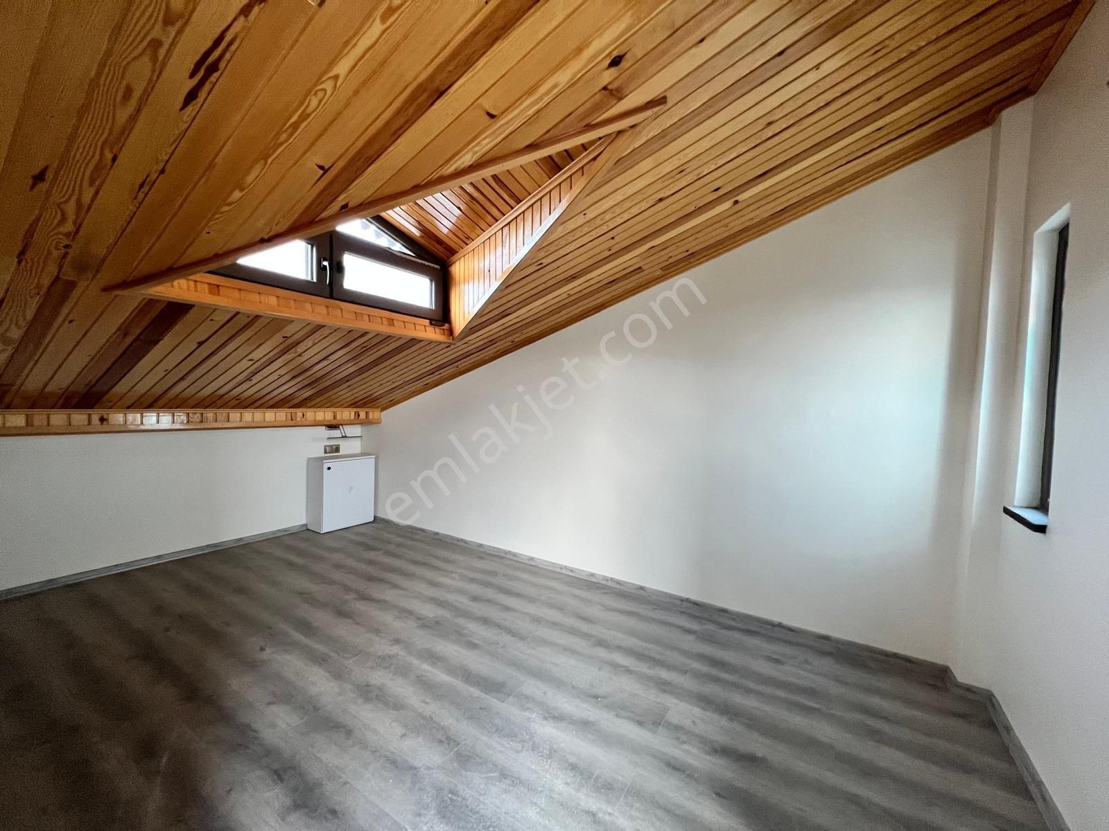 Poyraz Gayrimankul'den Güre'de Satılık Site İçinde Taş Villa - Görsel 13