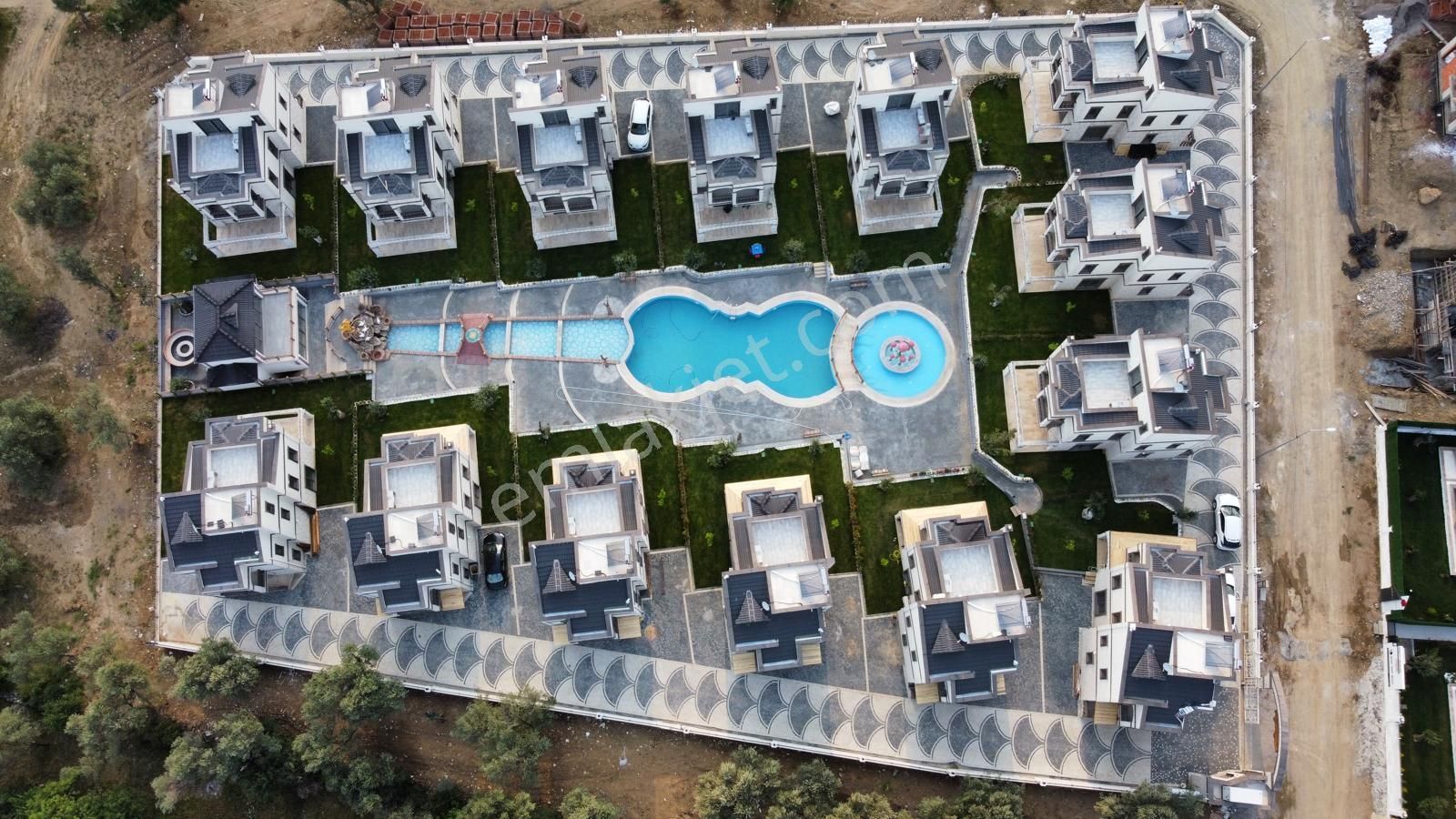 Poyraz Gayrimankul'den Güre'de Satılık Site İçinde Taş Villa - Görsel 26
