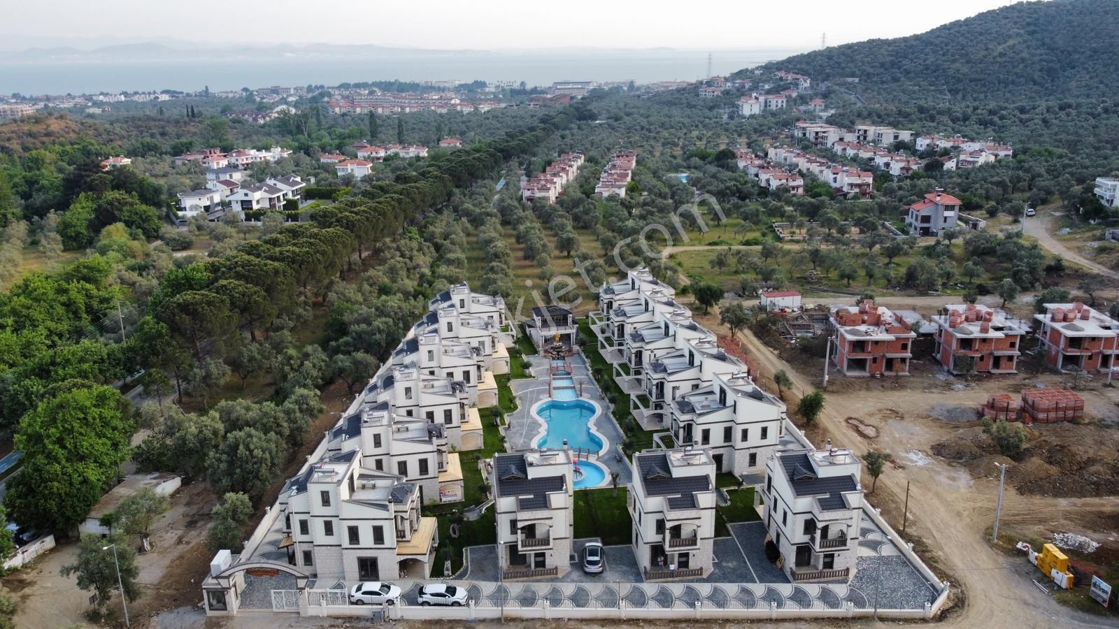 Poyraz Gayrimankul'den Güre'de Satılık Site İçinde Taş Villa - Görsel 31