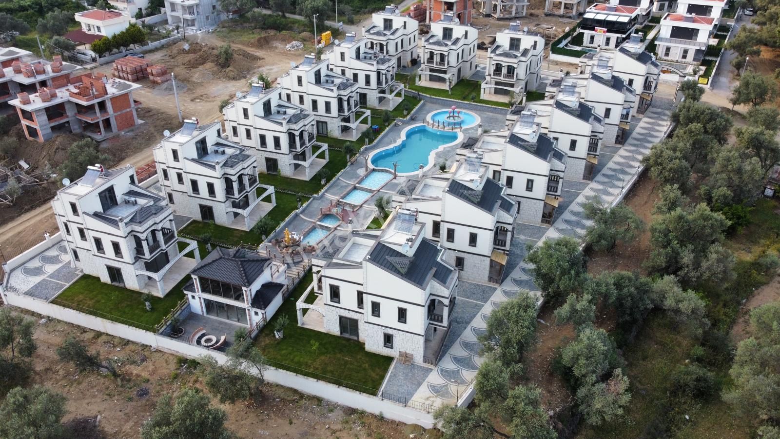 Poyraz Gayrimankul'den Güre'de Satılık Site İçinde Taş Villa - Görsel 25