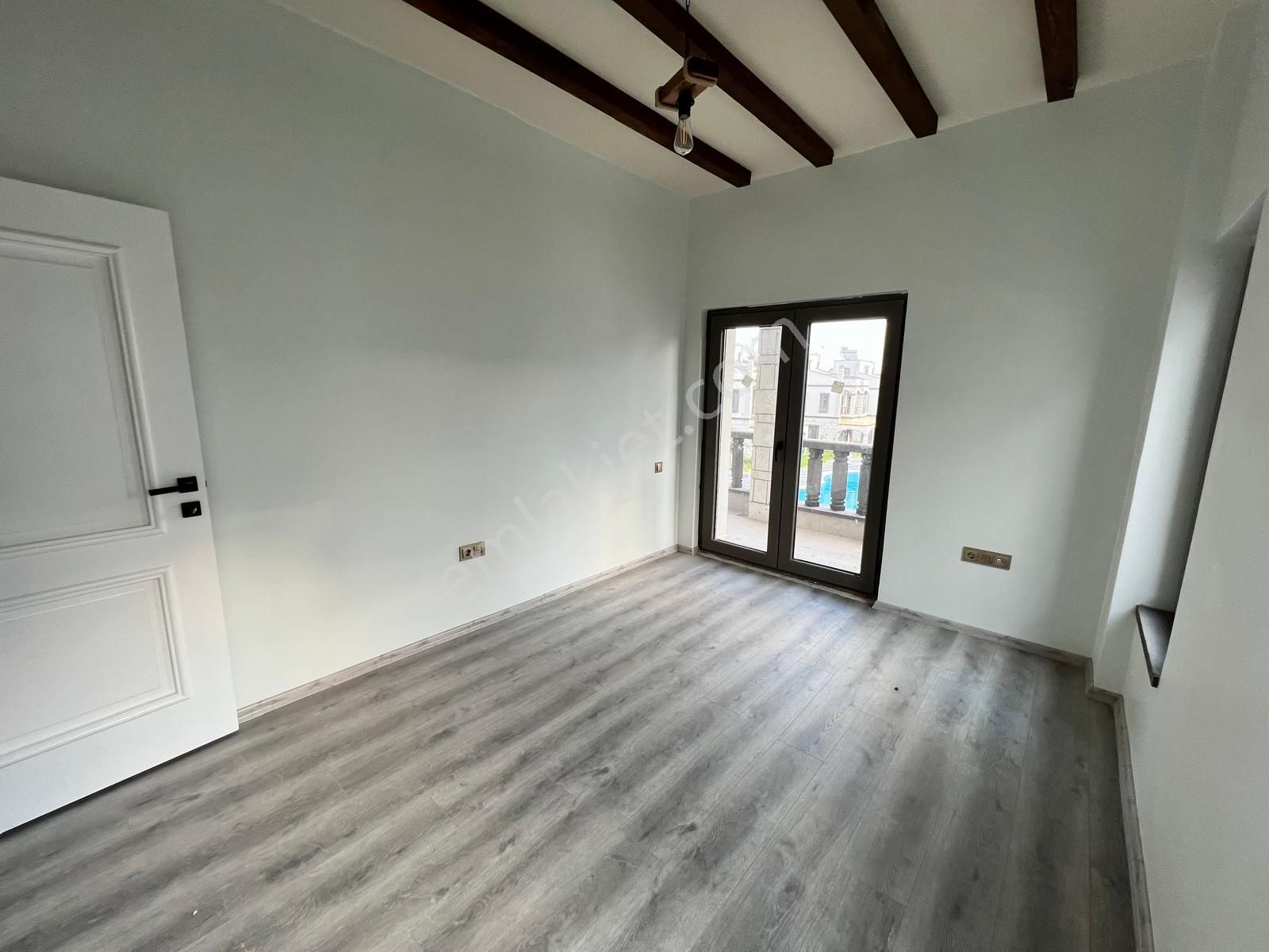 Poyraz Gayrimankul'den Güre'de Satılık Site İçinde Taş Villa - Görsel 11