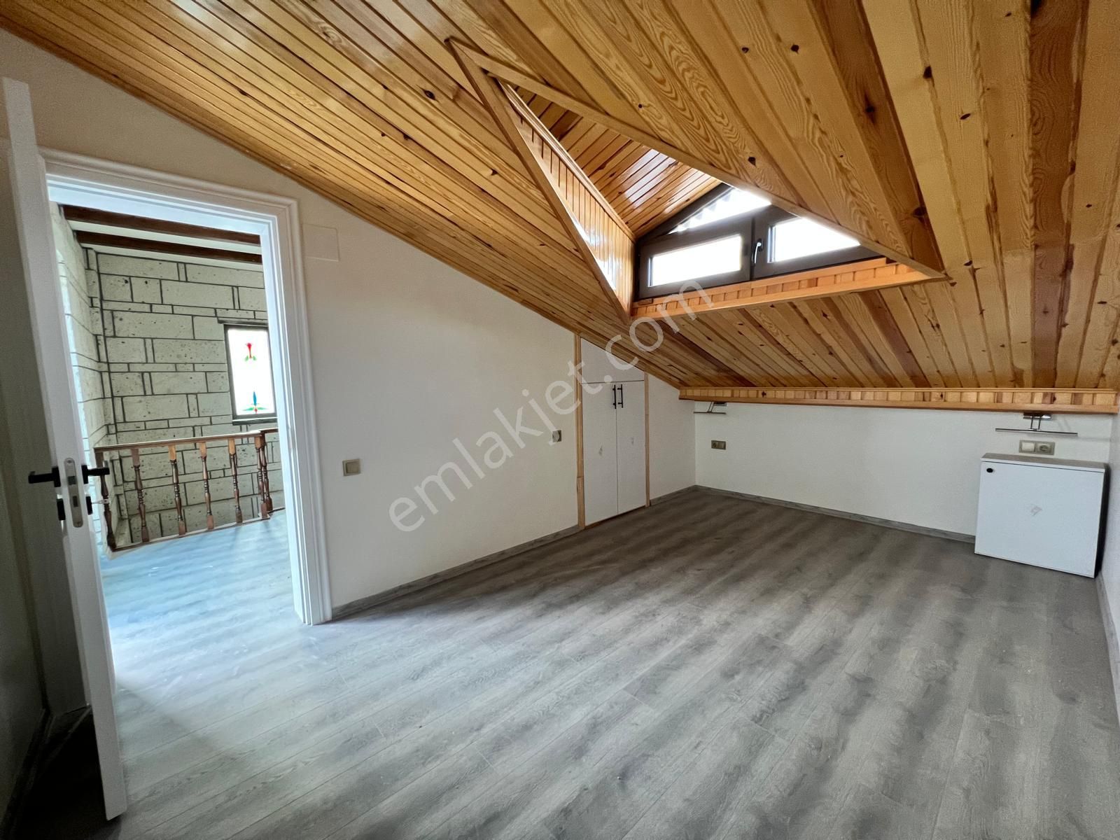 Poyraz Gayrimankul'den Güre'de Satılık Site İçinde Taş Villa - Görsel 15