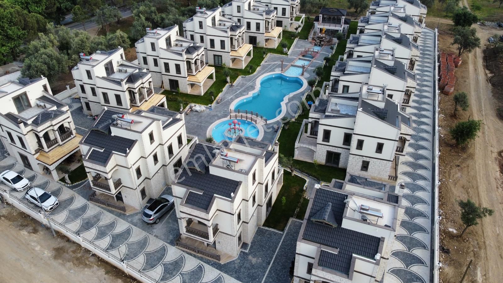 Poyraz Gayrimankul'den Güre'de Satılık Site İçinde Taş Villa - Görsel 22