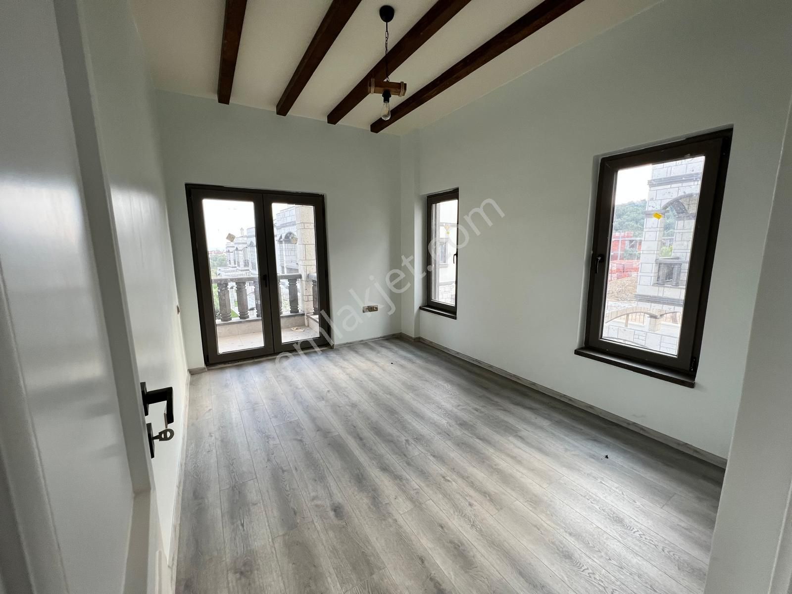 Poyraz Gayrimankul'den Güre'de Satılık Site İçinde Taş Villa - Görsel 12