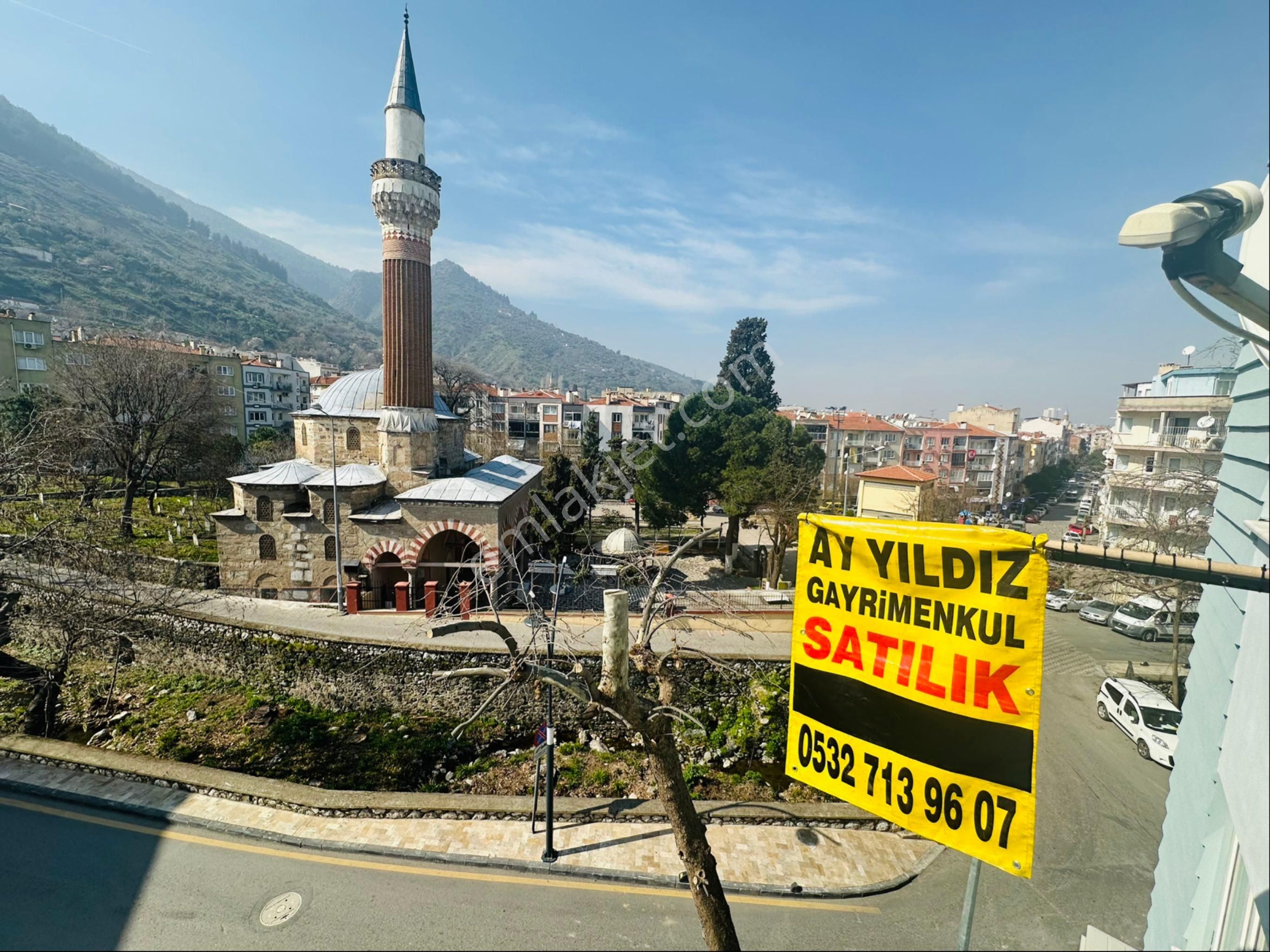 Şehzadeler Dere Satılık Daire İvaspaşa Camii Karşısı 3+1 Asansörlü Önü Açık Genç Fırsat Daire