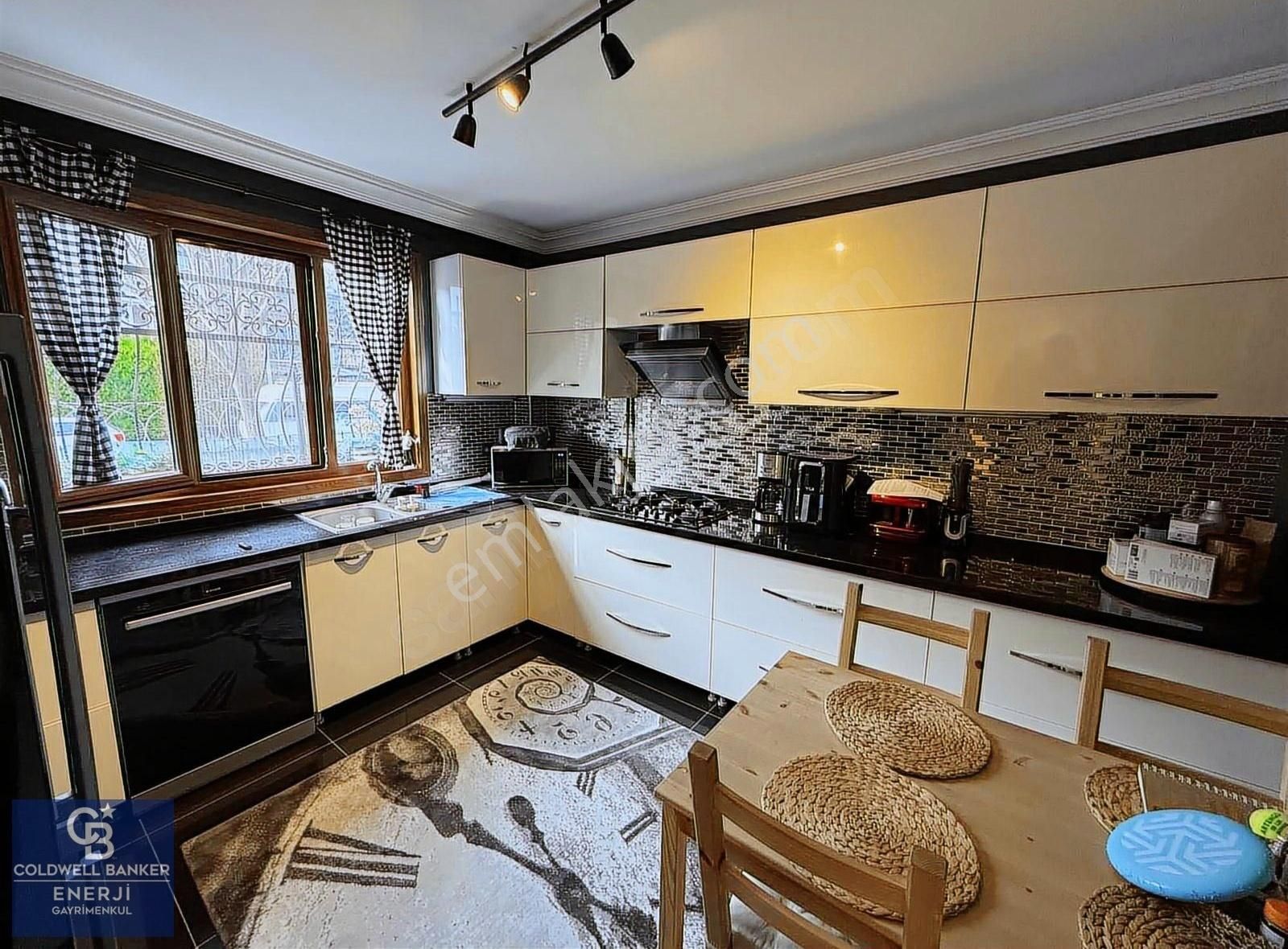 Bahçeşehir 2. Kısım Satılık 5+2 Villa Özel Dekore Edilmiş - Görsel 9