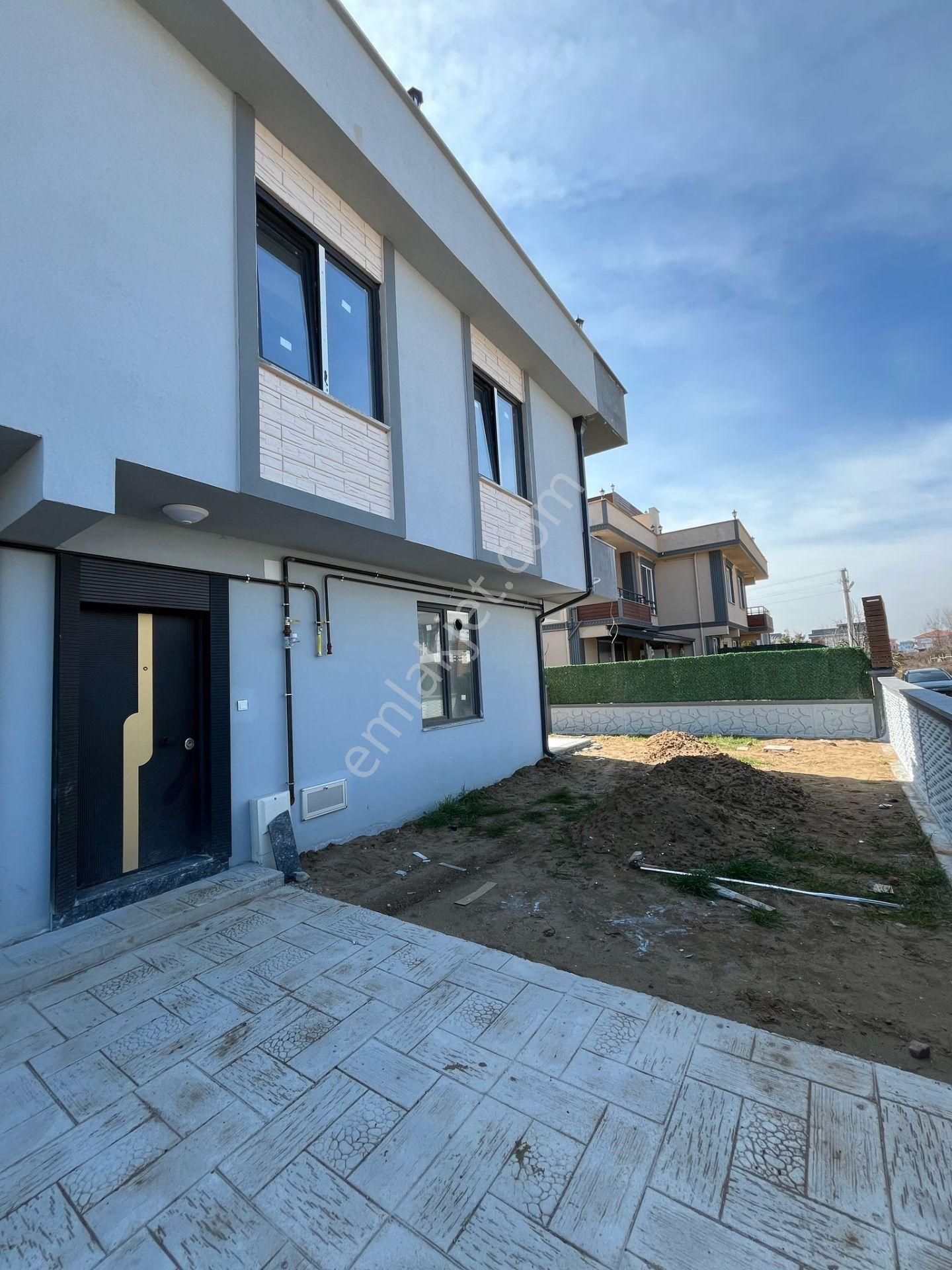 Sakarya Karasu Boğaz Manzaralı Satılık Villa Karasu Da Müstakil Geniş Bahçeli 3+1 Villamız Satılıktır