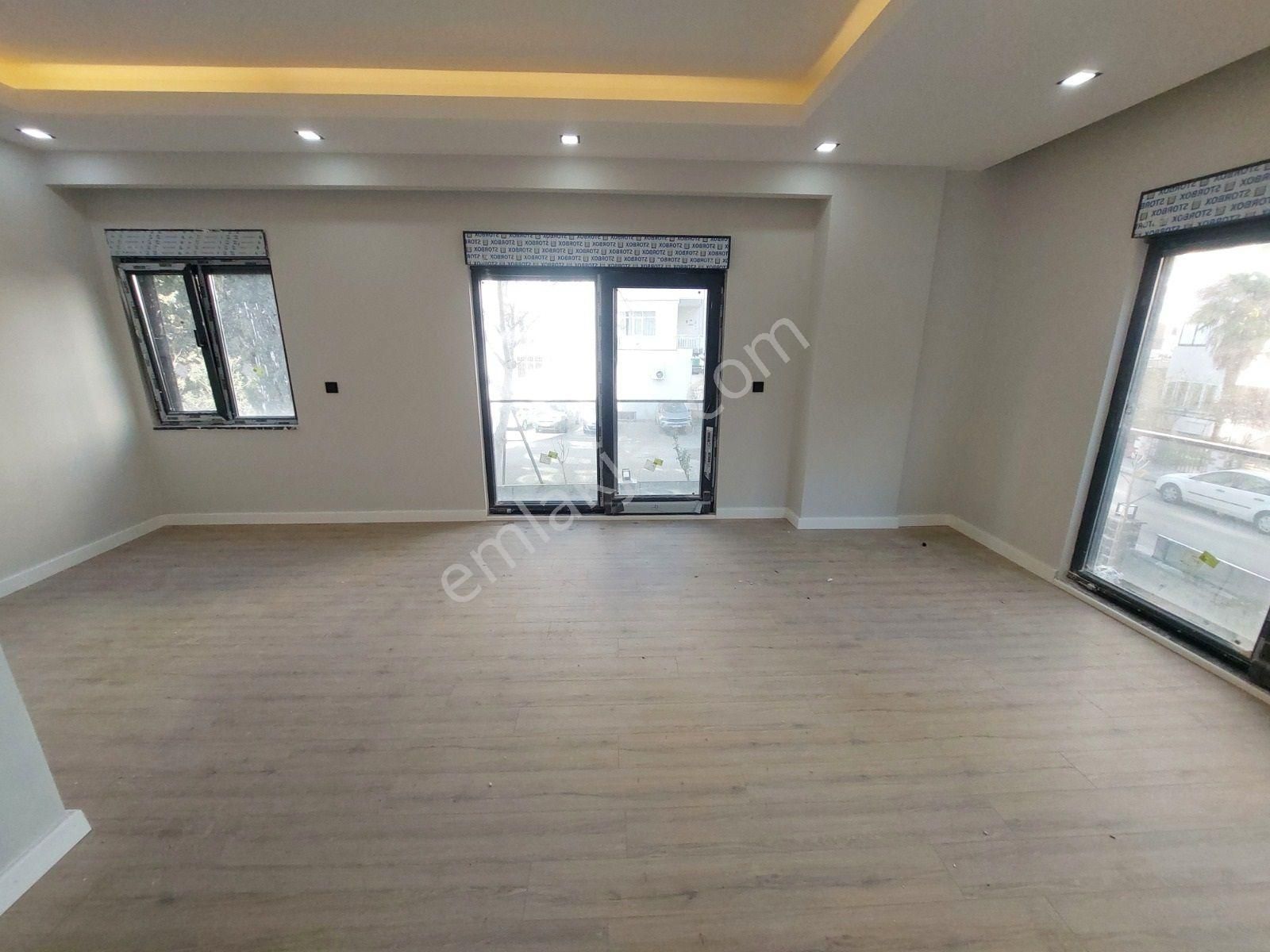 Kadıköy Kozyatağı Satılık Daire Kozzy Avm Ve Minibüs Cad Arası Açık Balkon E.banyo 80 M2 Net 2+1 Daire