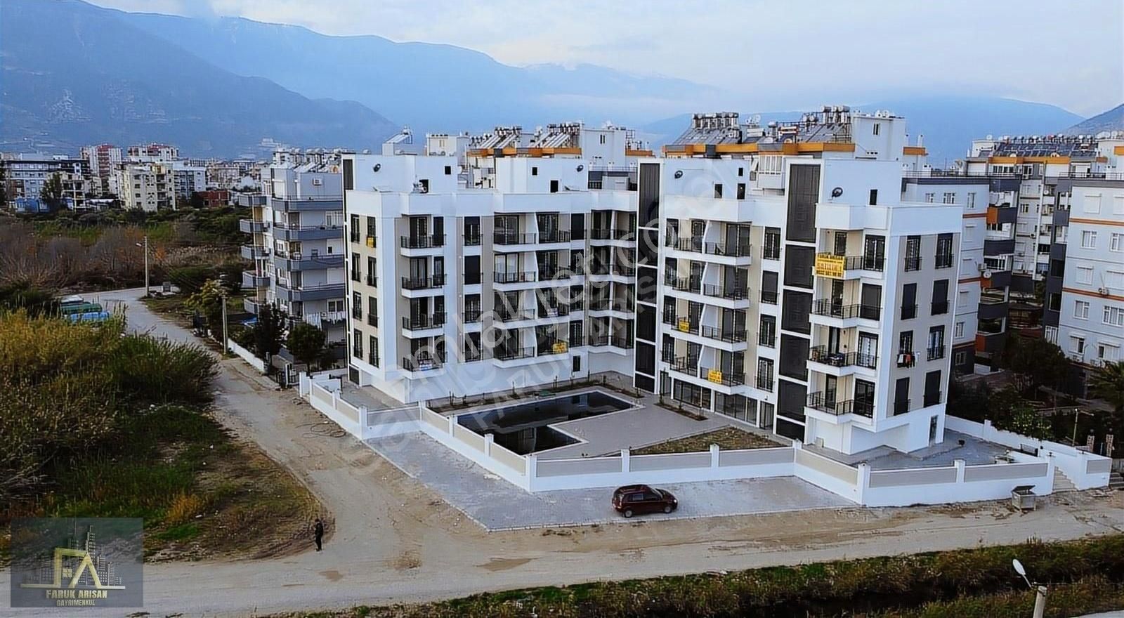 Finike Kum Satılık Daire Faruk Arısandan Denize 0 Ultra Lüx Site İçinde Havuza Bakan 2+1