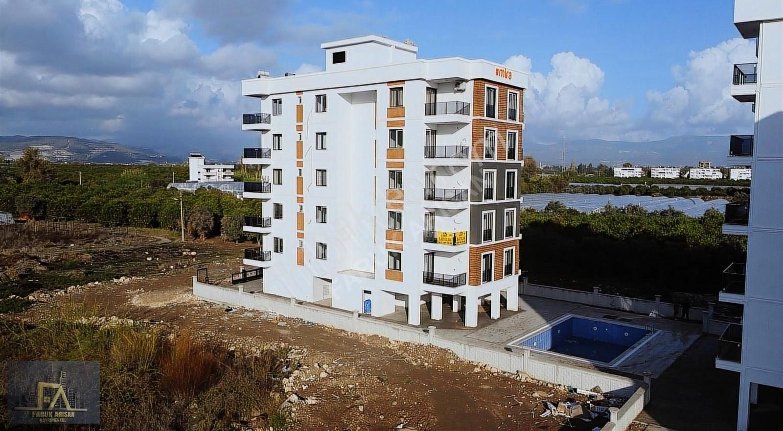 Finike Hasyurt Satılık Daire Denize Çok Yakın Çift Havuzlu Site İçi Deniz Görür 1+1 Daire