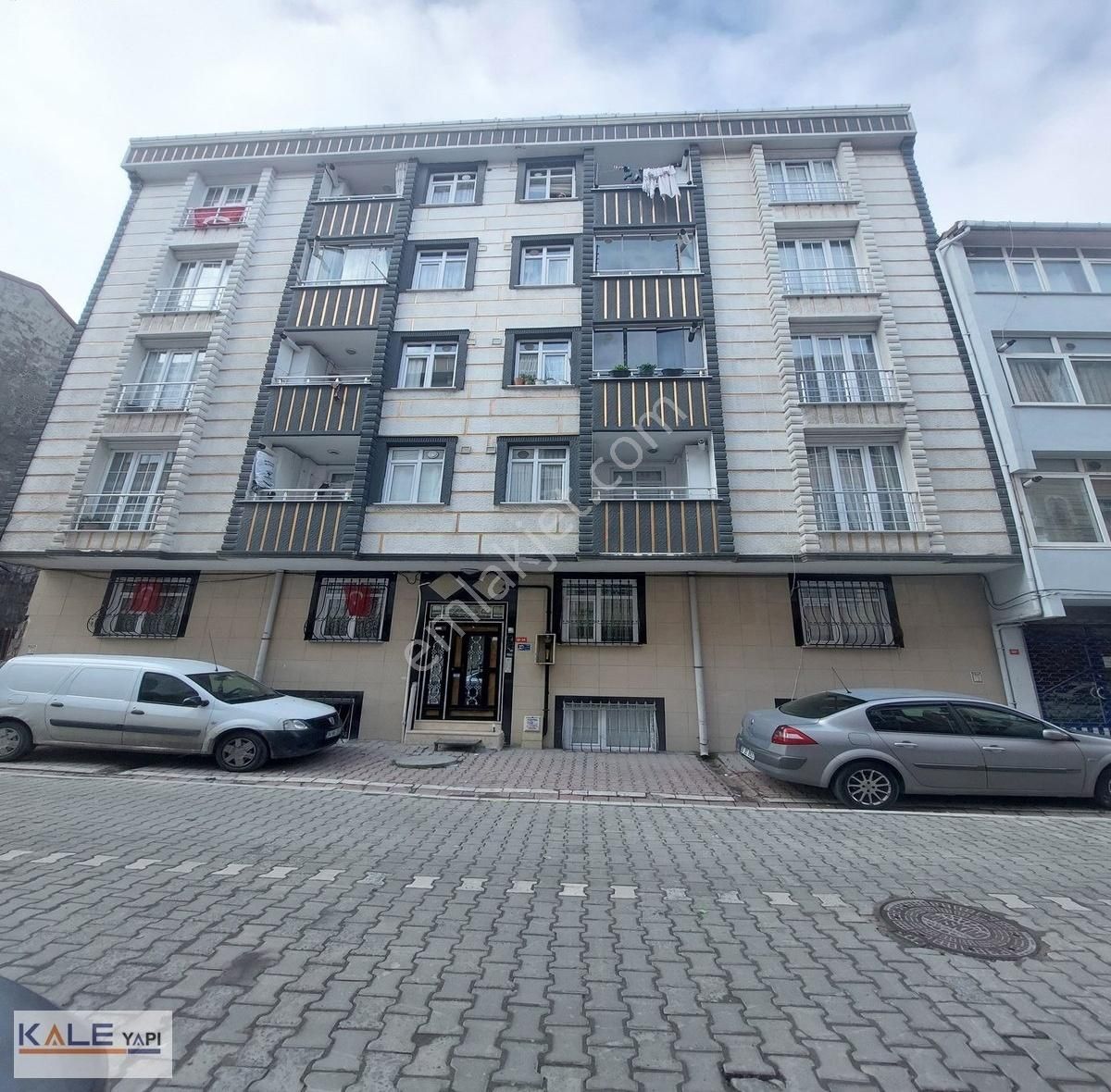 Esenyurt Balıkyolu Satılık Daire Balık Yolu Merkez 2+1, 100 M2 Kelepir Bahçe Katı