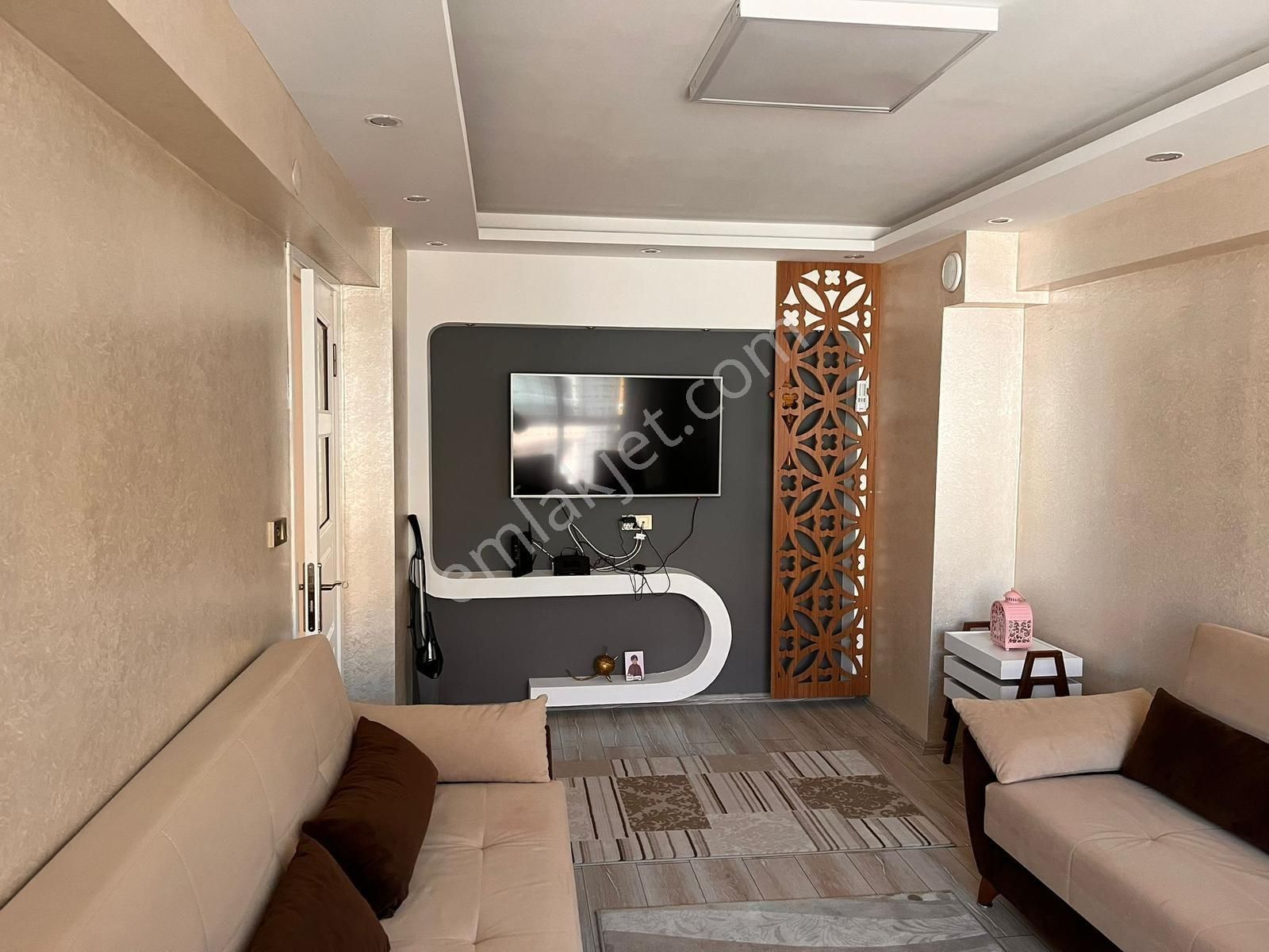 Muradiye Su Deposu Civarı Satılık 3+1 Full Daire
