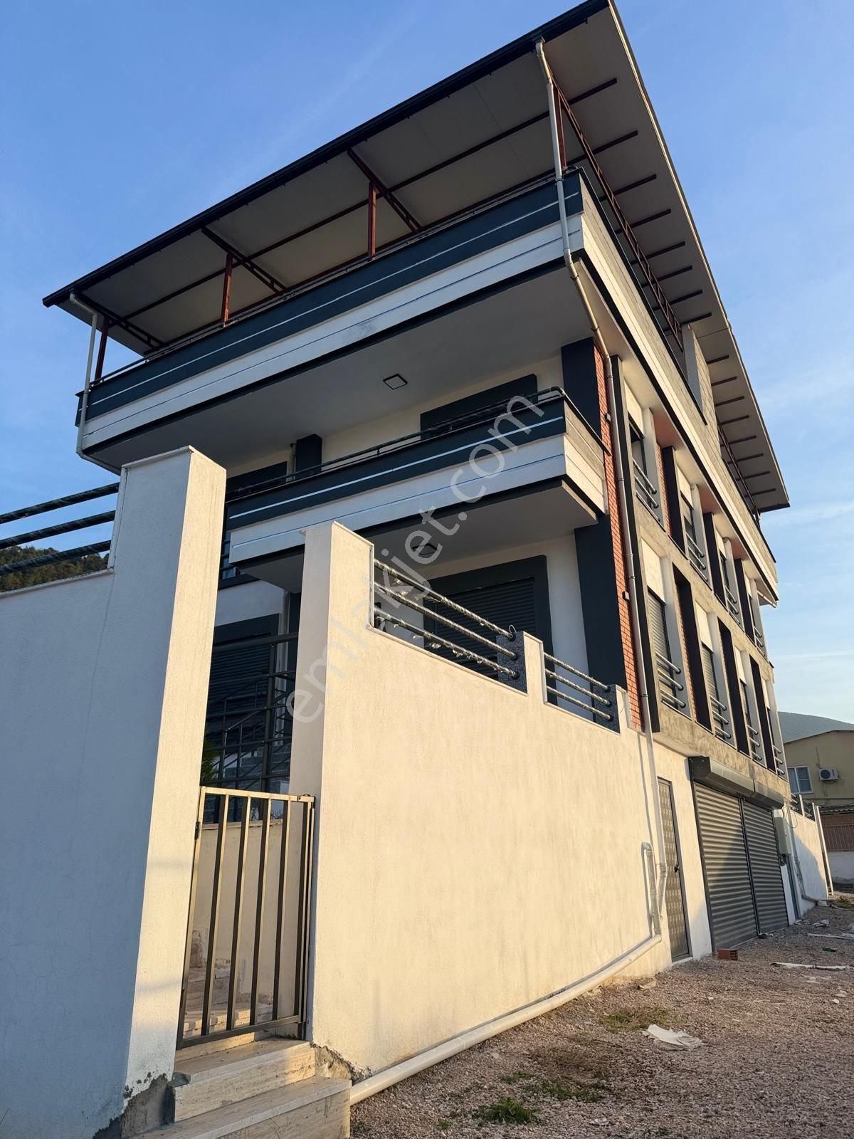 Manisa Soma Güvenler Emlaktan Kozanli Mevkii Doga Manzarali Lüx Satilik Triblex Villa