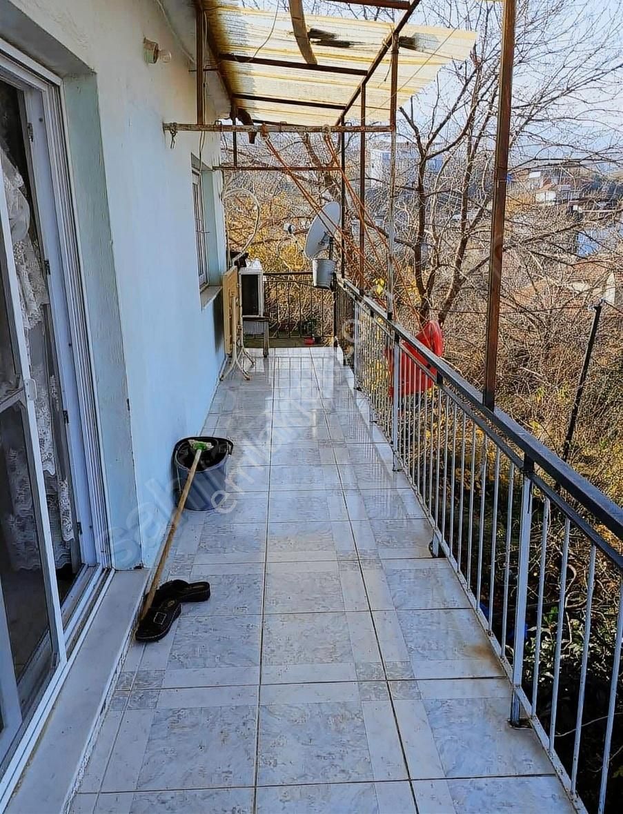 Kemalpaşa Sarılar Köyünde Müstakil Bahçeli Ev - Görsel 9