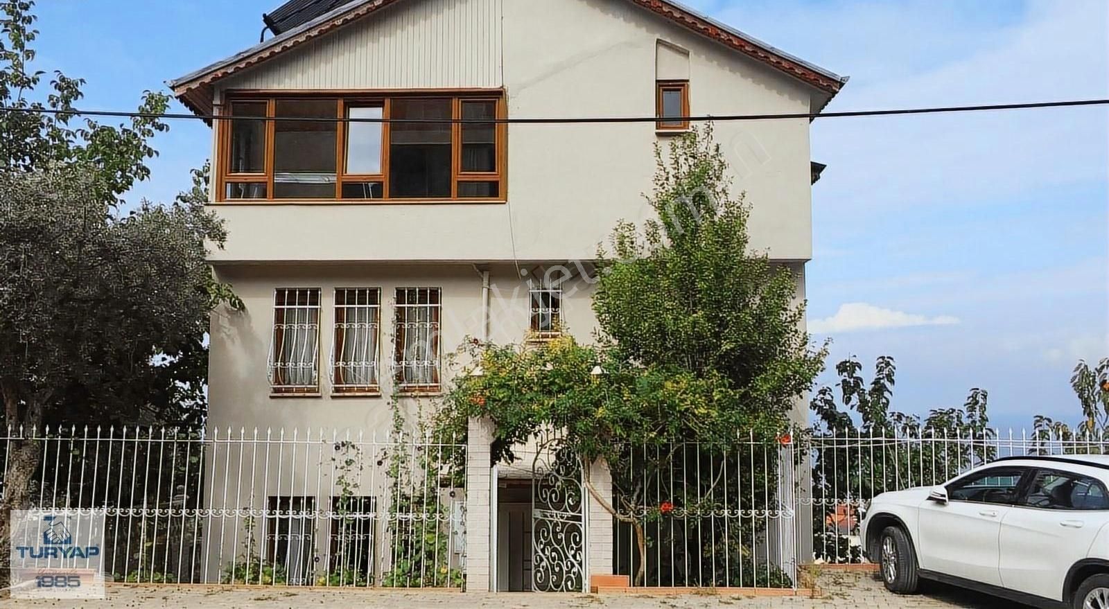 Çınarcık Esenköy Bld. (Liman) Satılık Villa Turyaptan Esenköy'de Full Deniz Manzaralı Tripleks Villa Ve Arsa