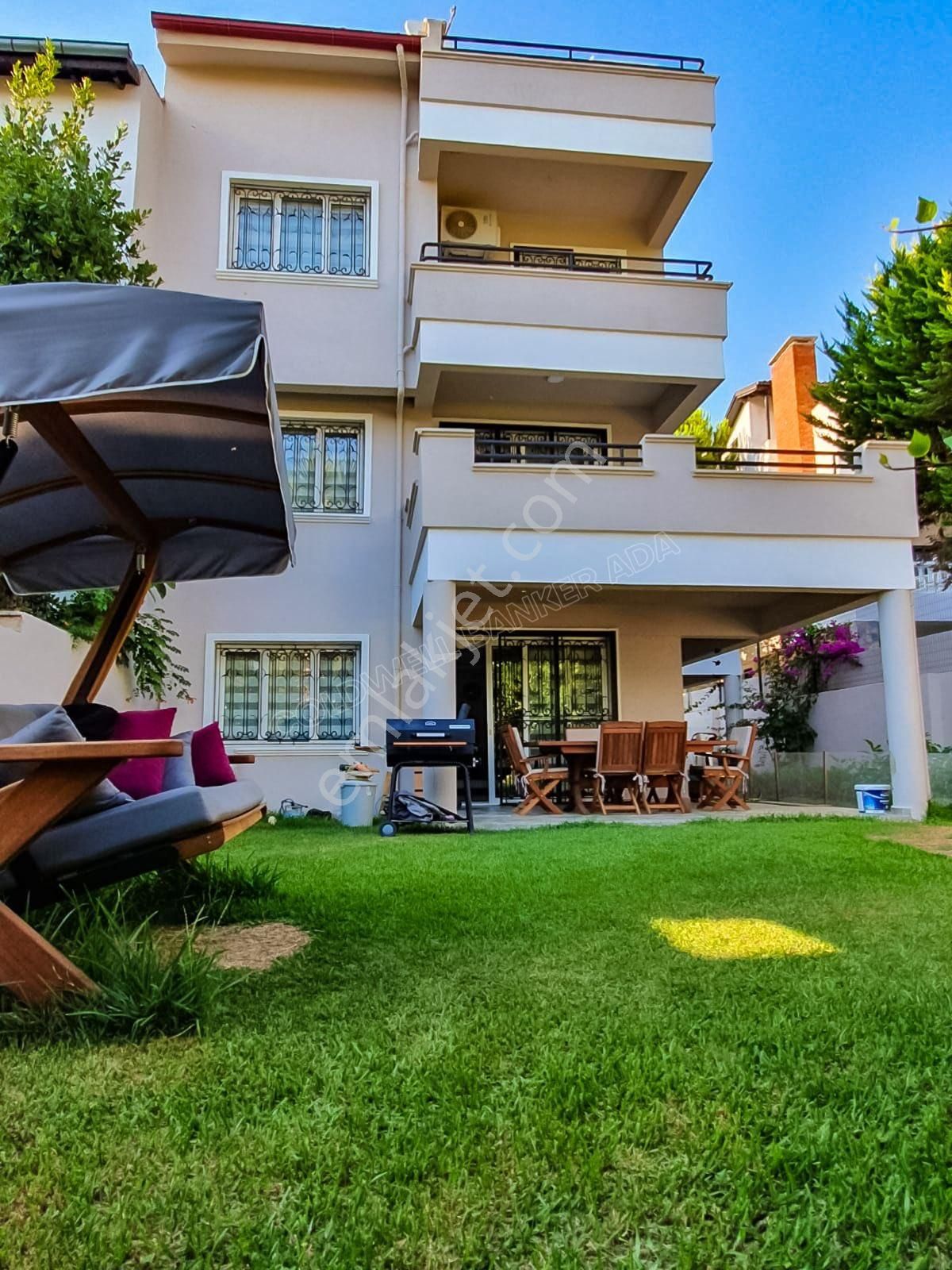 Kuşadası Türkmen Satılık Villa Kuşadası Marinada Özel Bahçeli Otoparklı Villa