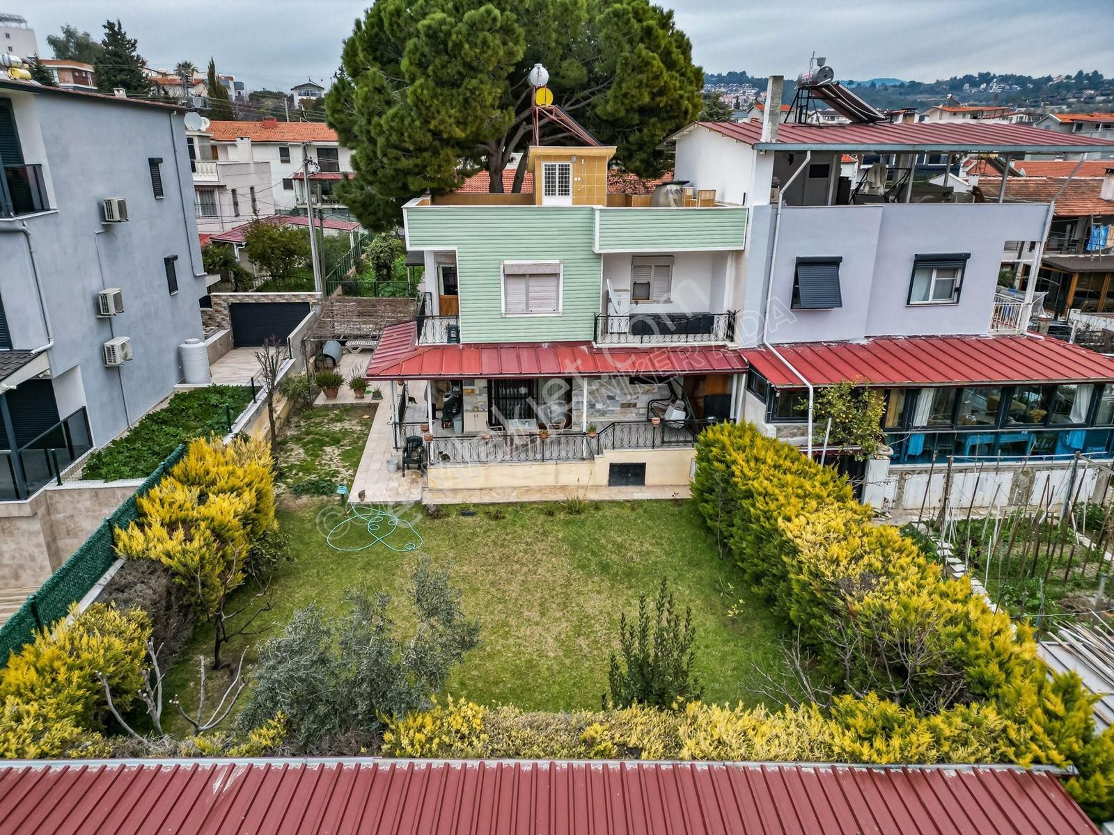 Kuşadası Soğucak Satılık Villa Sığucak Mevkiinde Müstakil Bahçeli Villa