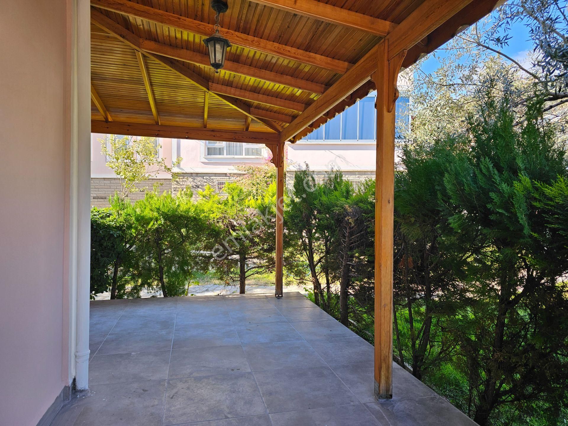 Altınoluk Site İçinde Satılık 3+2 Deniz Manzaralı Havuzlu Villa - Görsel 17