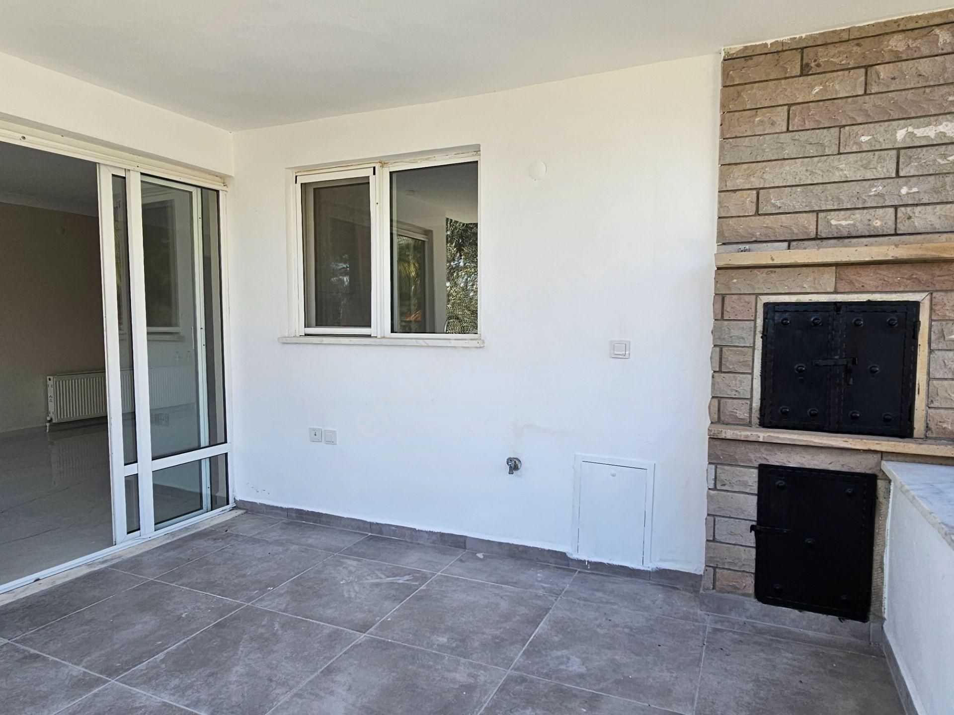 Altınoluk Site İçinde Satılık 3+2 Deniz Manzaralı Havuzlu Villa - Görsel 9