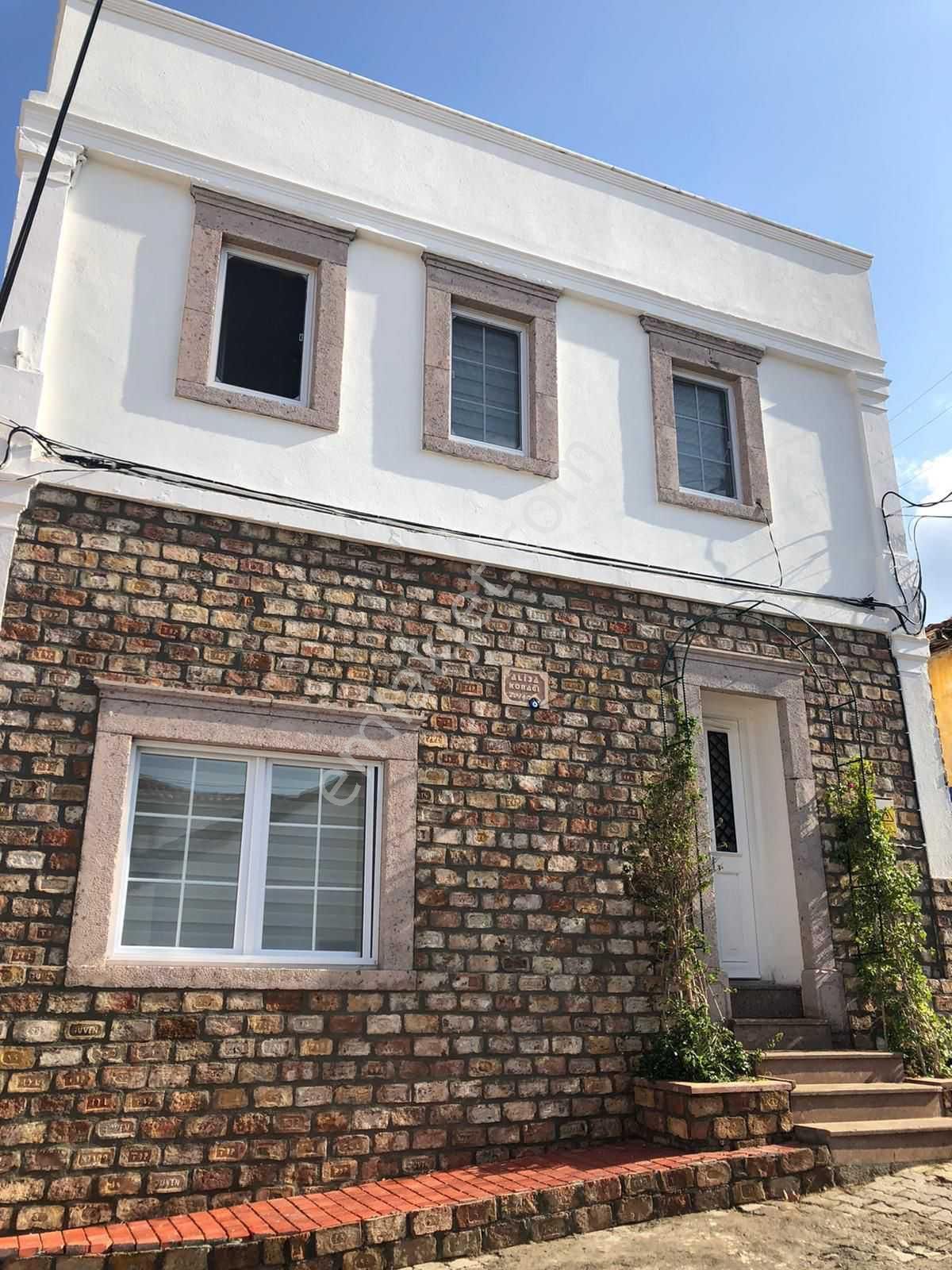 Gömeç Karaağaç'ta Kiralık, Eşyalı, Deniz Manzaralı Taş Ev