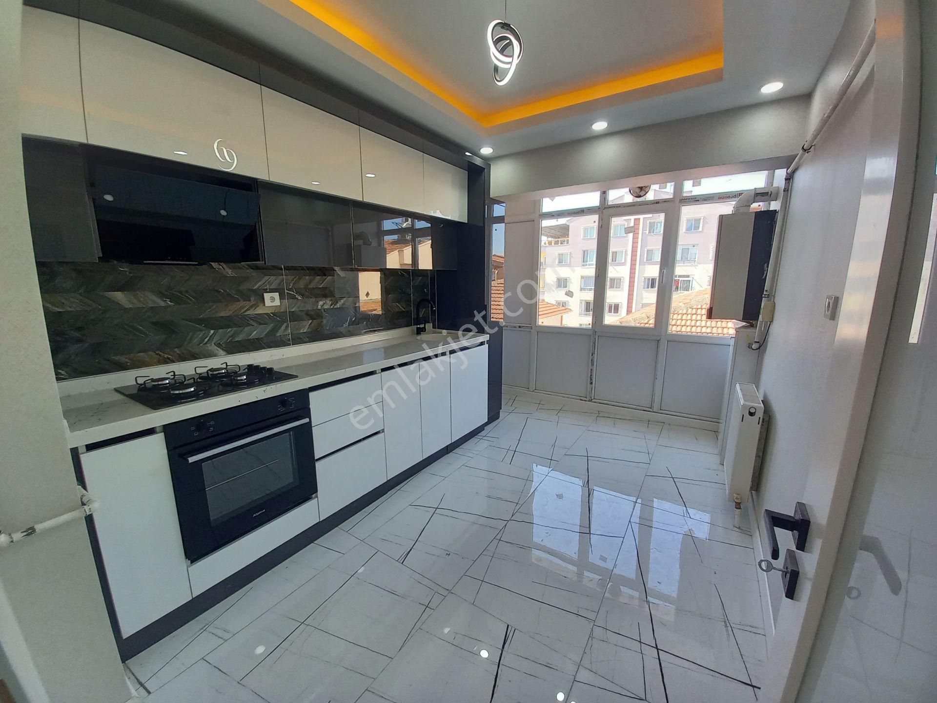 Sincan Plevne De Çok Güzel Konumda 3+1 Katta Lüx Yapılı Daire
