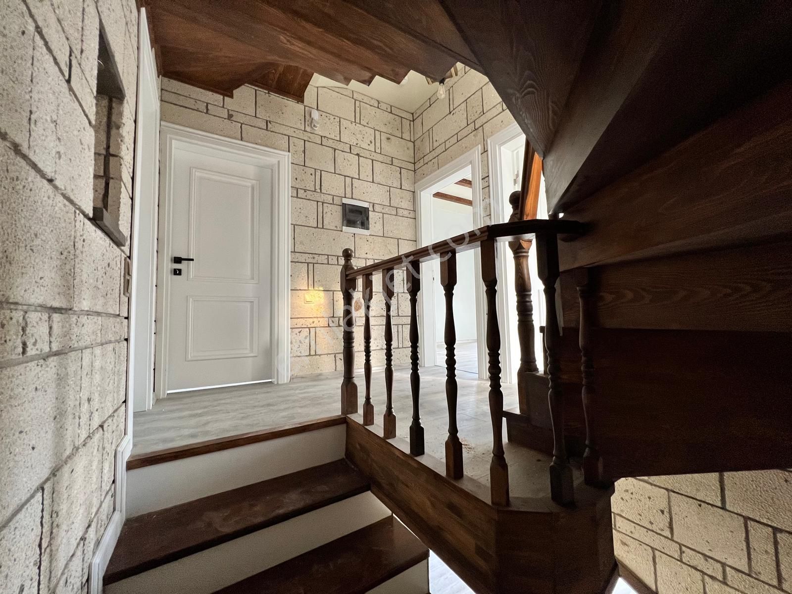 Sabri Pınarbaşı'dan Güre'de Havuzlu Site İçinde Satılık Taş Villa - Görsel 9