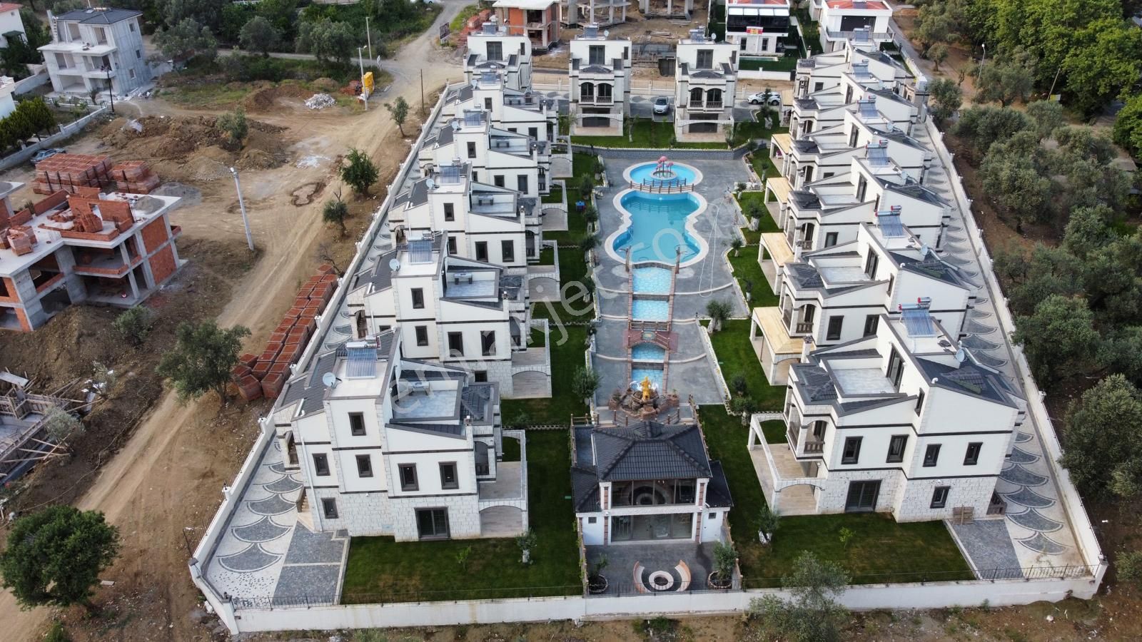 Sabri Pınarbaşı'dan Güre'de Havuzlu Site İçinde Satılık Taş Villa - Görsel 27