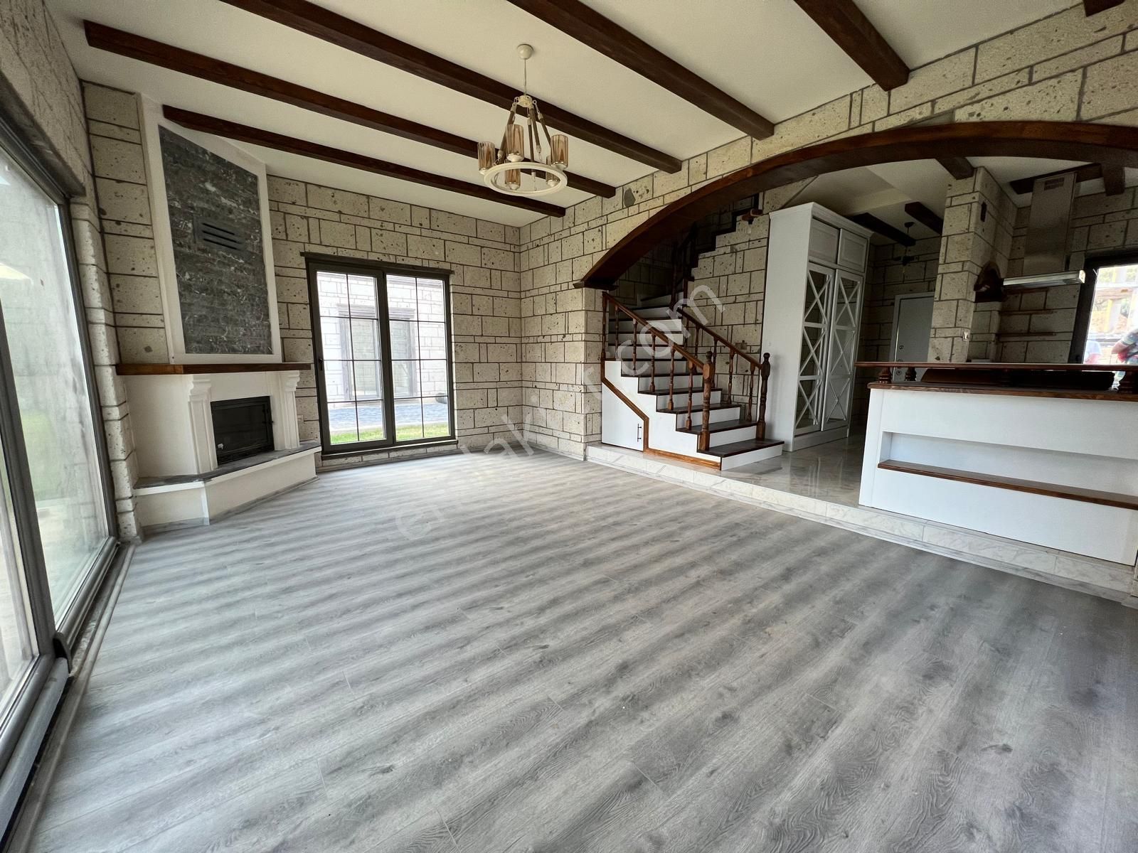 Sabri Pınarbaşı'dan Güre'de Havuzlu Site İçinde Satılık Taş Villa - Görsel 5