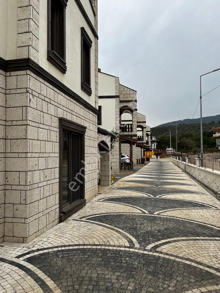Sabri Pınarbaşı'dan Güre'de Havuzlu Site İçinde Satılık Taş Villa - Görsel 10