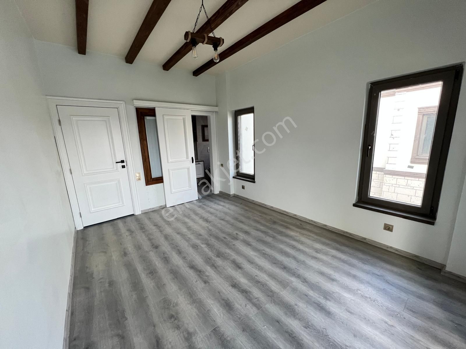 Sabri Pınarbaşı'dan Güre'de Havuzlu Site İçinde Satılık Taş Villa - Görsel 13