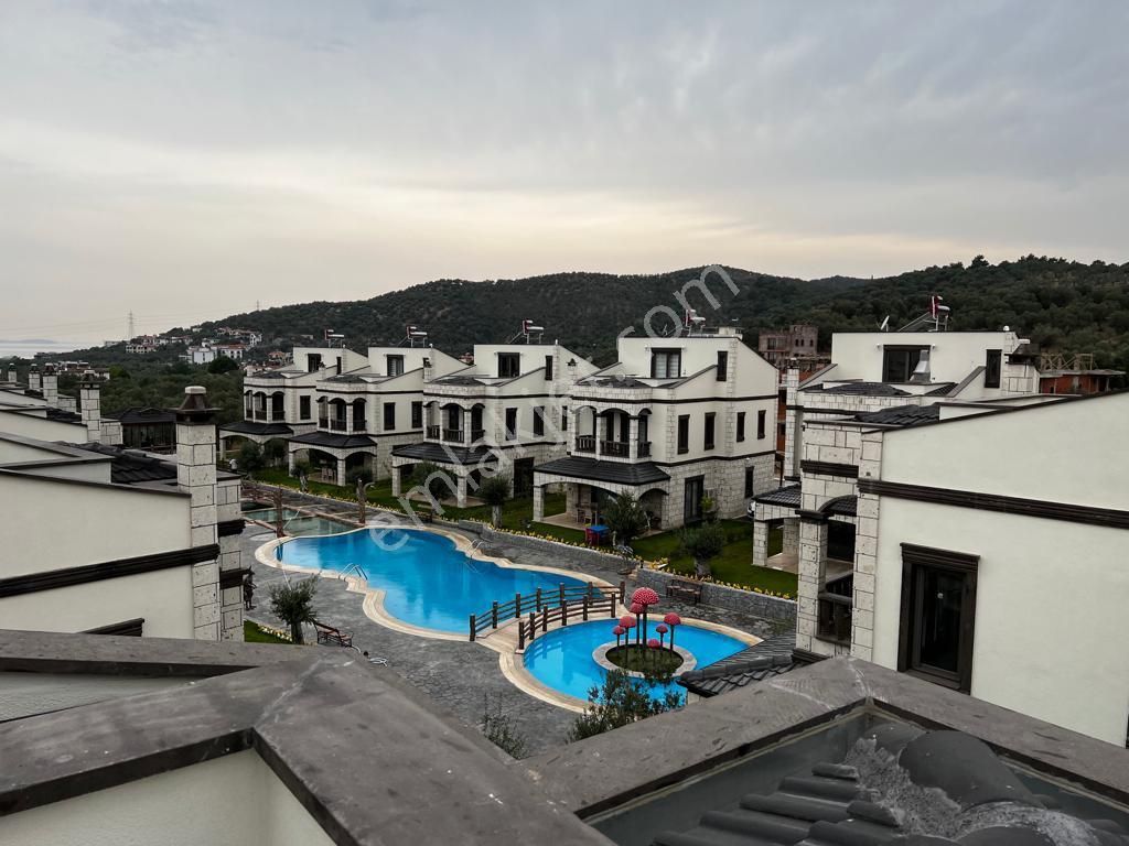 Sabri Pınarbaşı'dan Güre'de Havuzlu Site İçinde Satılık Taş Villa - Görsel 3