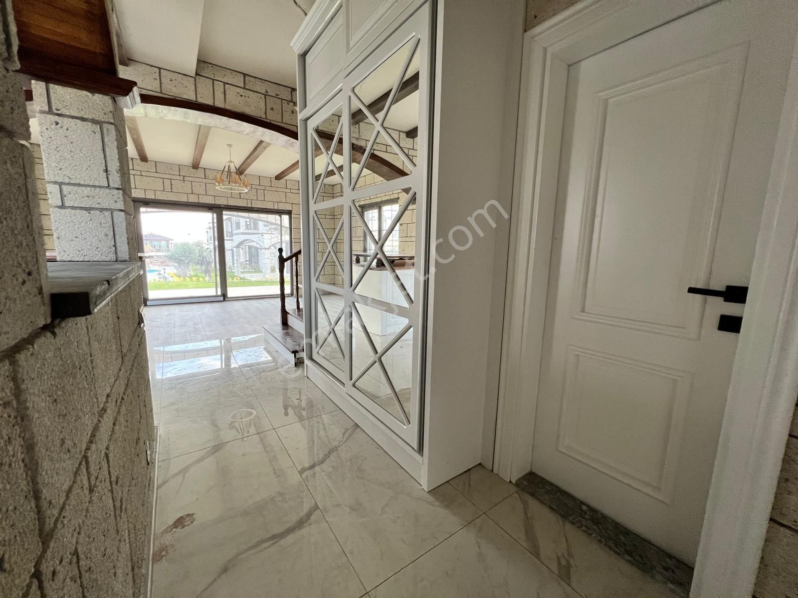 Sabri Pınarbaşı'dan Güre'de Havuzlu Site İçinde Satılık Taş Villa - Görsel 15