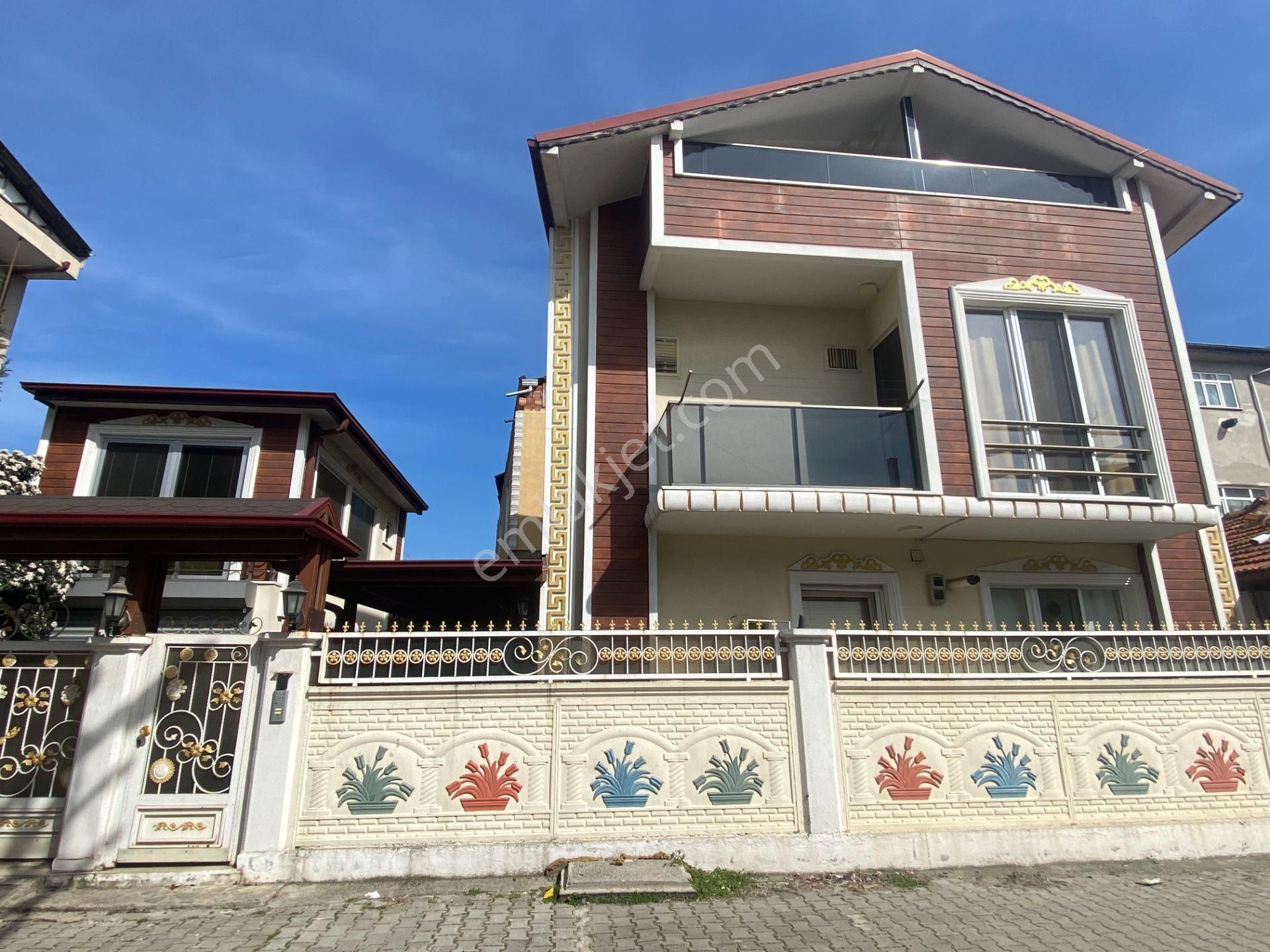 Erenler Hacıoğlu Satılık Villa Erenler'de 6+2 Tripleks Villa Ve Dubleks Ev Satılık