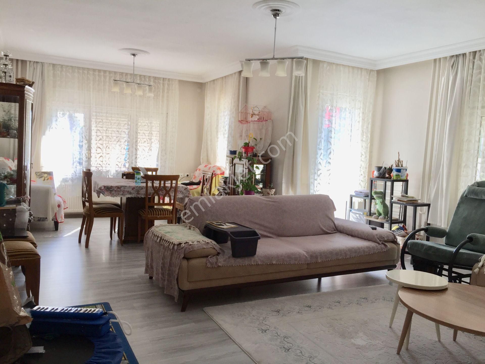 Eab’den Aydın Satılık 3+1 180 M2 Bahçe Katı Cumhuriyet Mah. Site İçinde Doğalgazlı Daire - Görsel 2