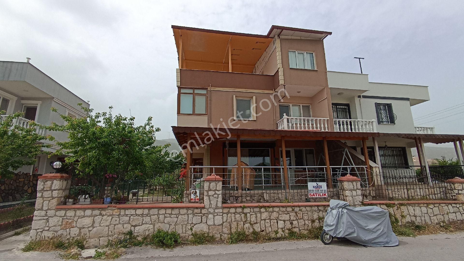 Karaburun Mordoğan Satılık Villa Mordoğan'da Deniz Manzaralı 4+1 Lüx Triplex Bakımlı Satılık Villa