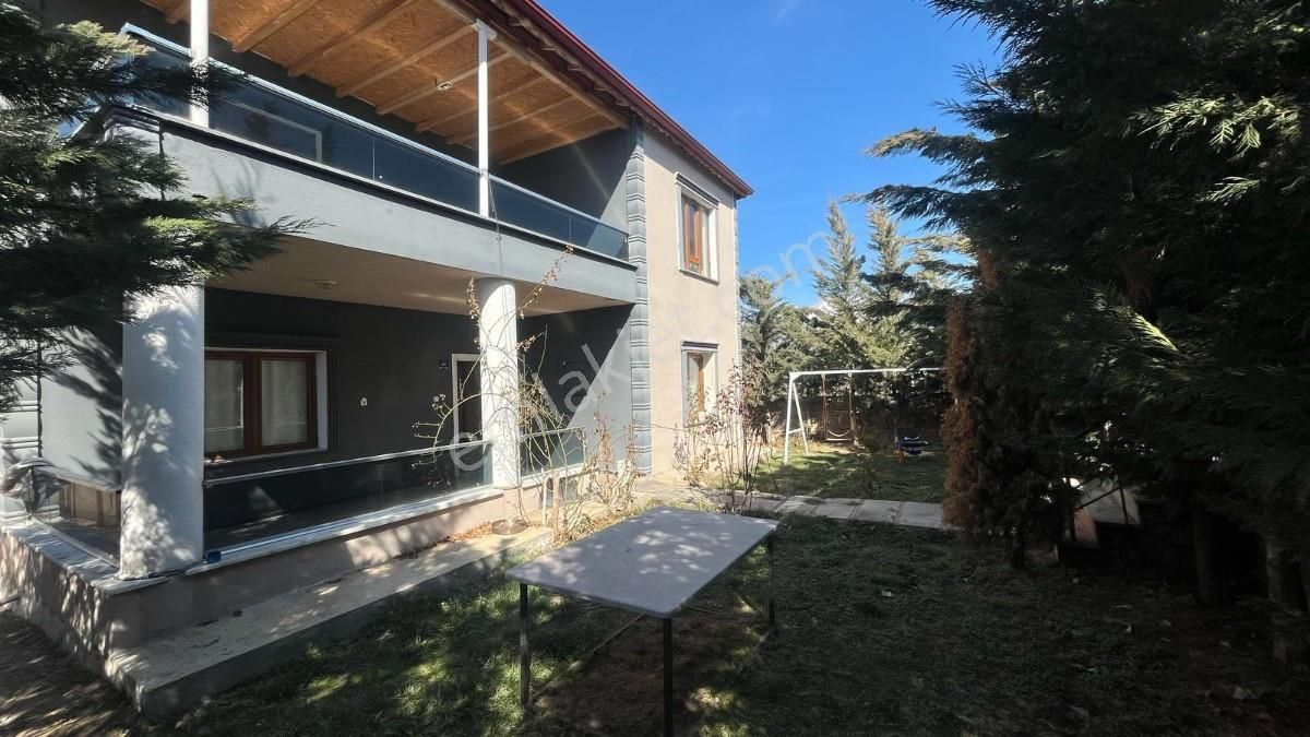 Develi Güneyaşağı Satılık Villa Güneyaşağı Mah. 1900m2 Arsalı 5+1 Satılık Müstakil Villa