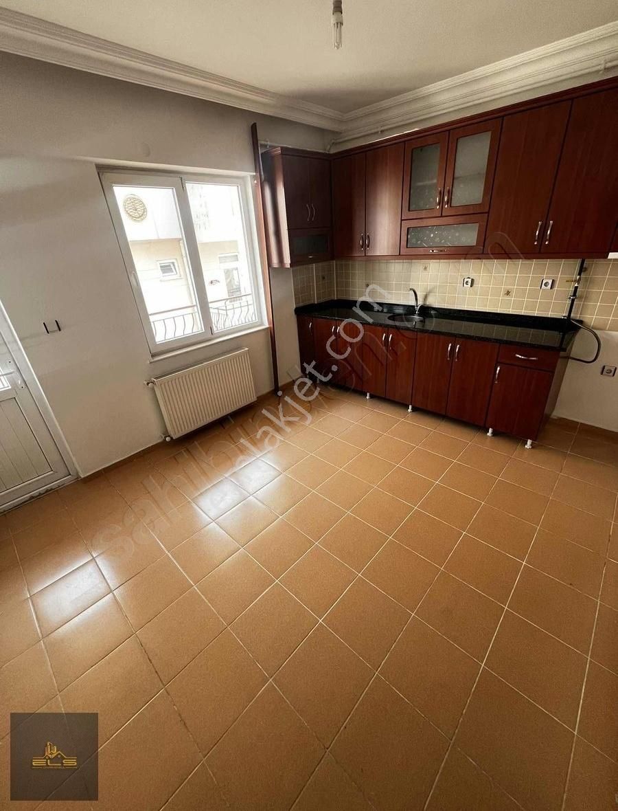 Kepez Yeşilyurt Kiralık Daire Yeşilyurt'da Katta Tek Daire Doğalgazlı 3+1 Ultra Geniş 3 Balkon