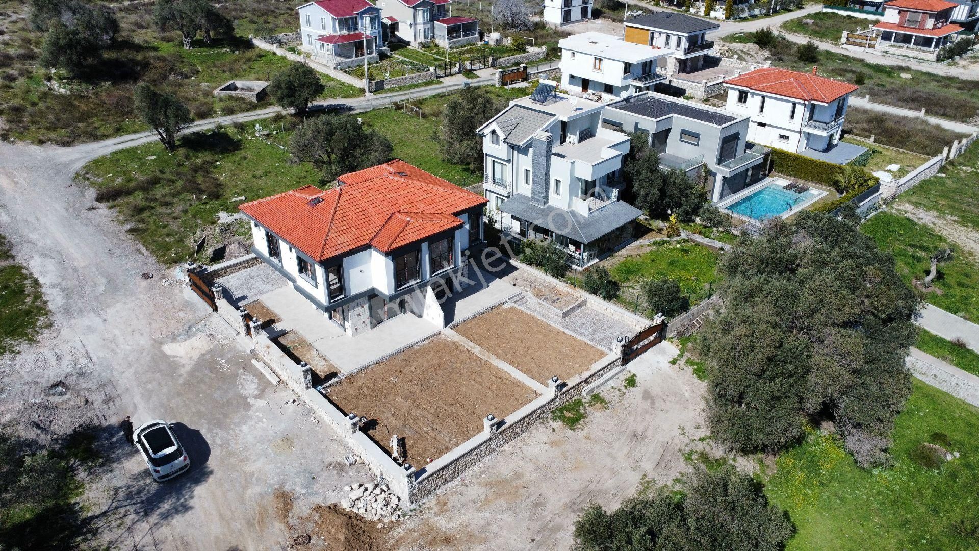 Karaburun Mordoğan Satılık Villa Mordoğan Barış Emlaktan 3+1 Bahçeli Ve Açık Otoparklı Sıfır Satılık Villa