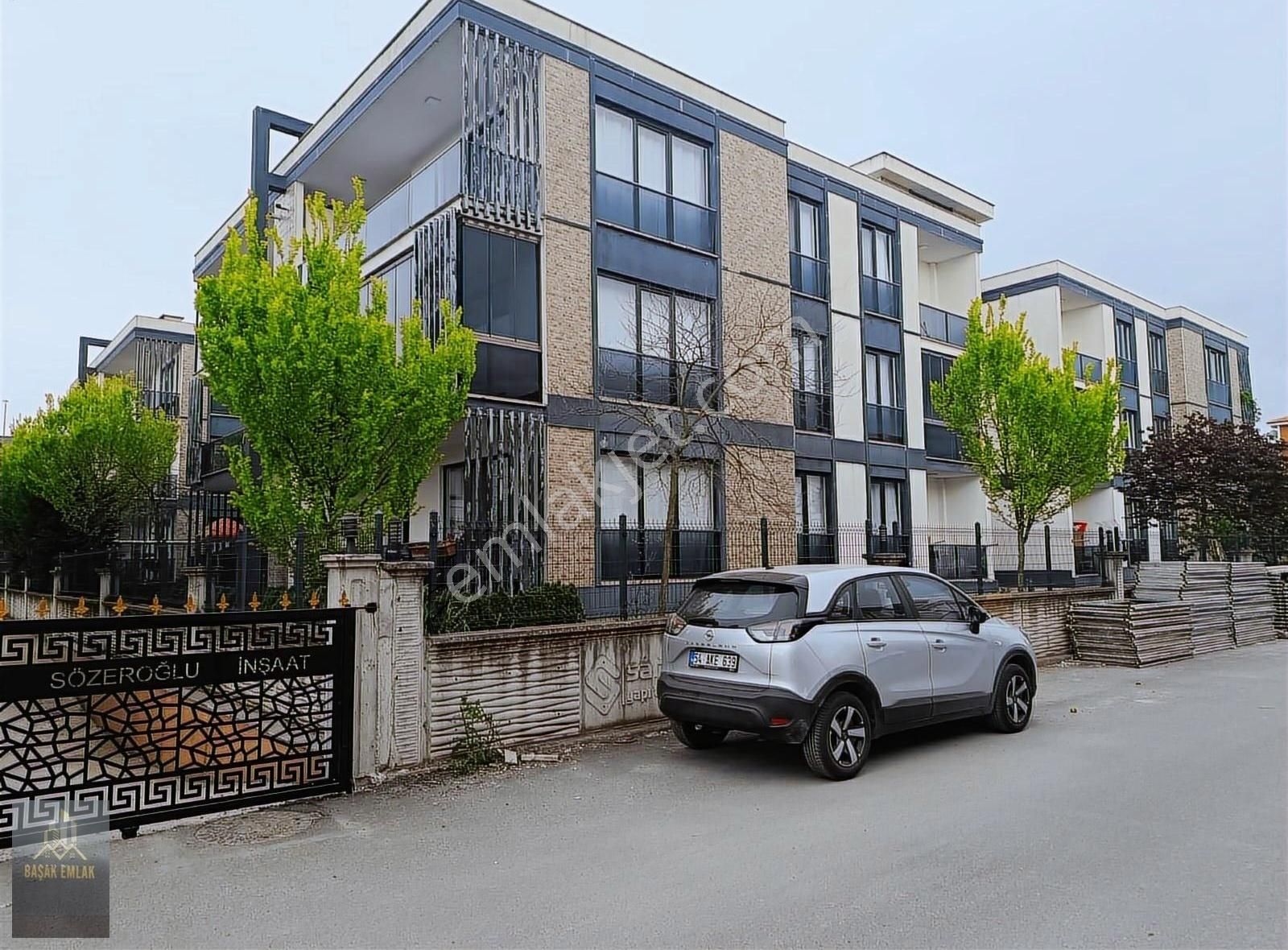 Serdivan Vatan Satılık Daire Serdivan Yazlık Merkez'de Site İçinde Satılık Daire 3+1 120m2