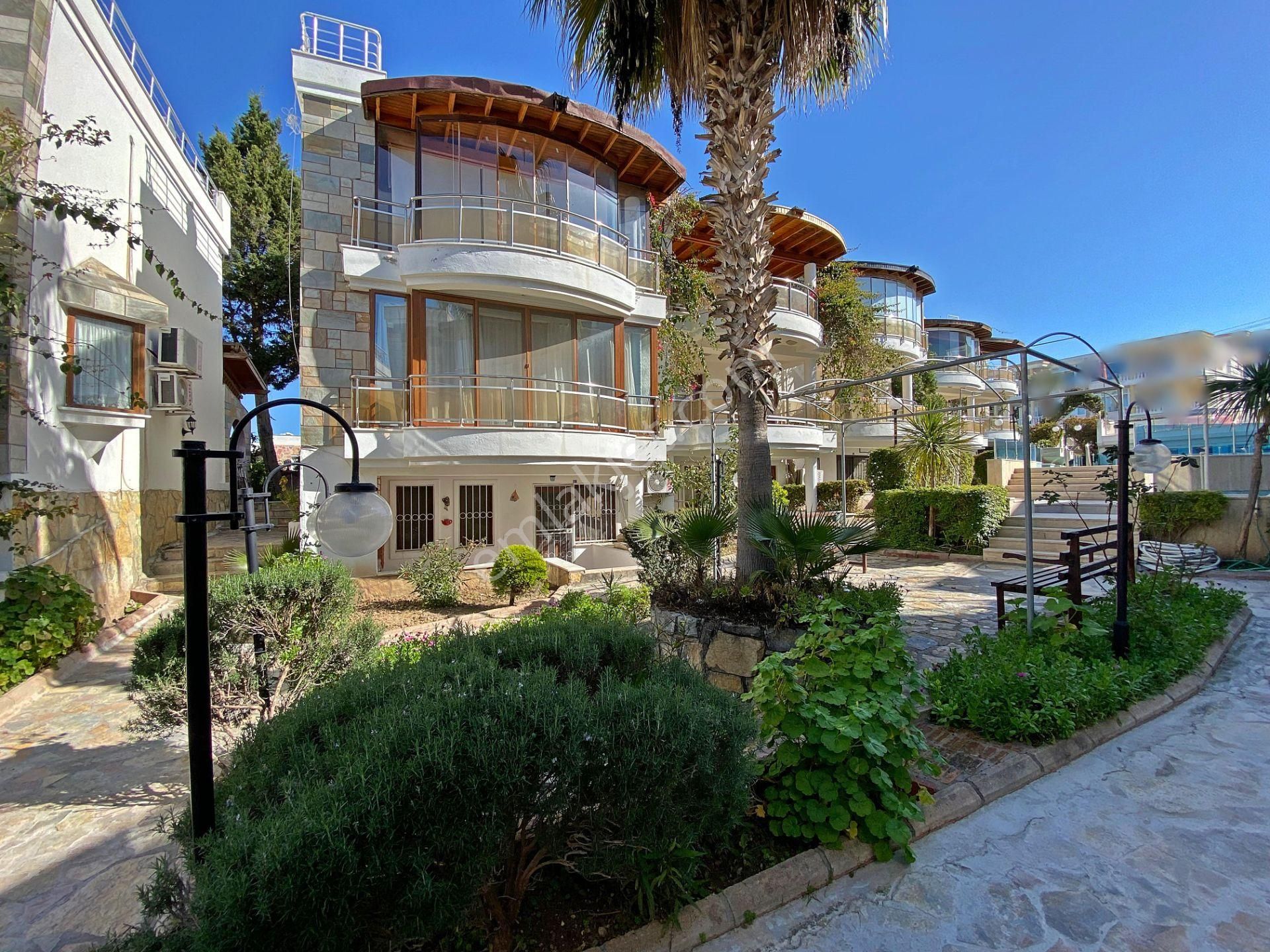 Bodrum Turgutreis Satılık Daire Turgutreis Marina Karşısı Havuzlu Sitede Satılık 2+1 Giriş Daire *