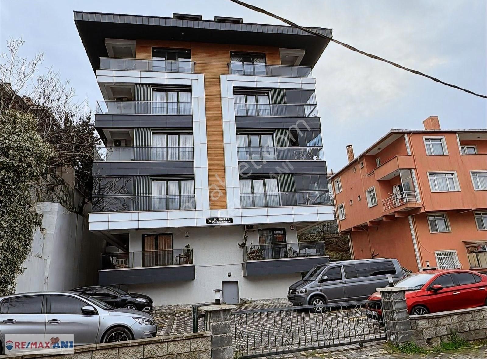 Üsküdar Güzeltepe Satılık Daire Remax Anı 'dan Güzeltepe 'de 2+1 Satılık Daire