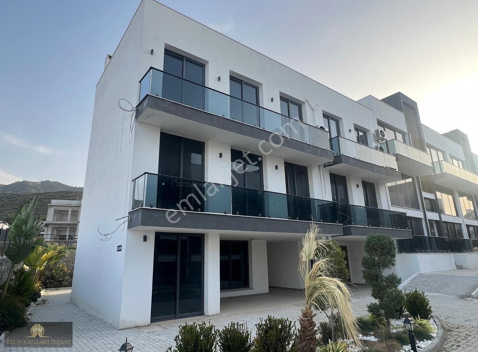 Girne Alsancak Köyü Satılık Daire Kktc Girne Alsancak'ta Havuzlu Site İçerisinde 3+1 Satılık Daire