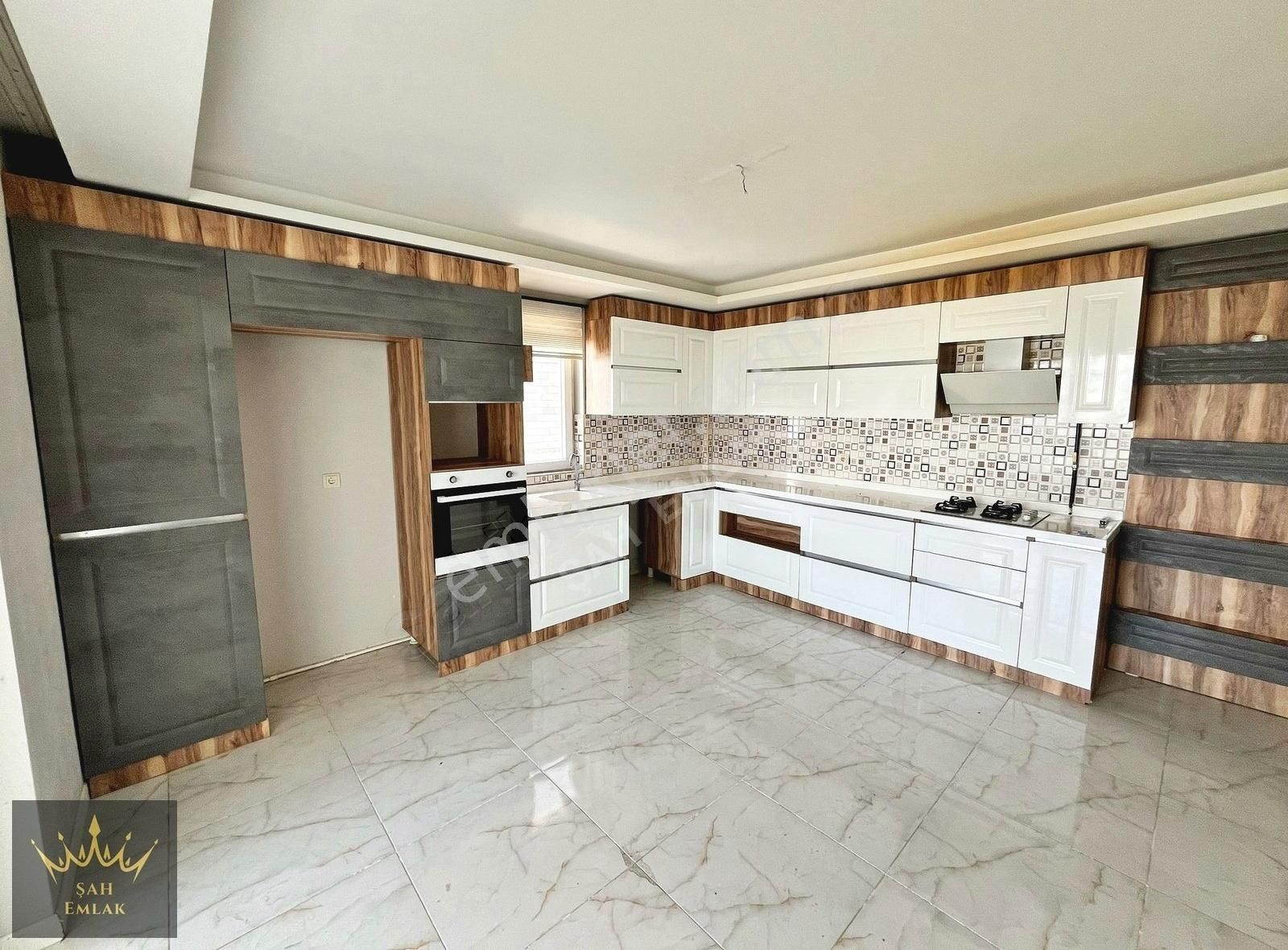 Sincan Menderes Satılık Daire Şah Emlak'tan Menderes Mh.'de 4+1 155m² Ön Cephe Geniş Daire