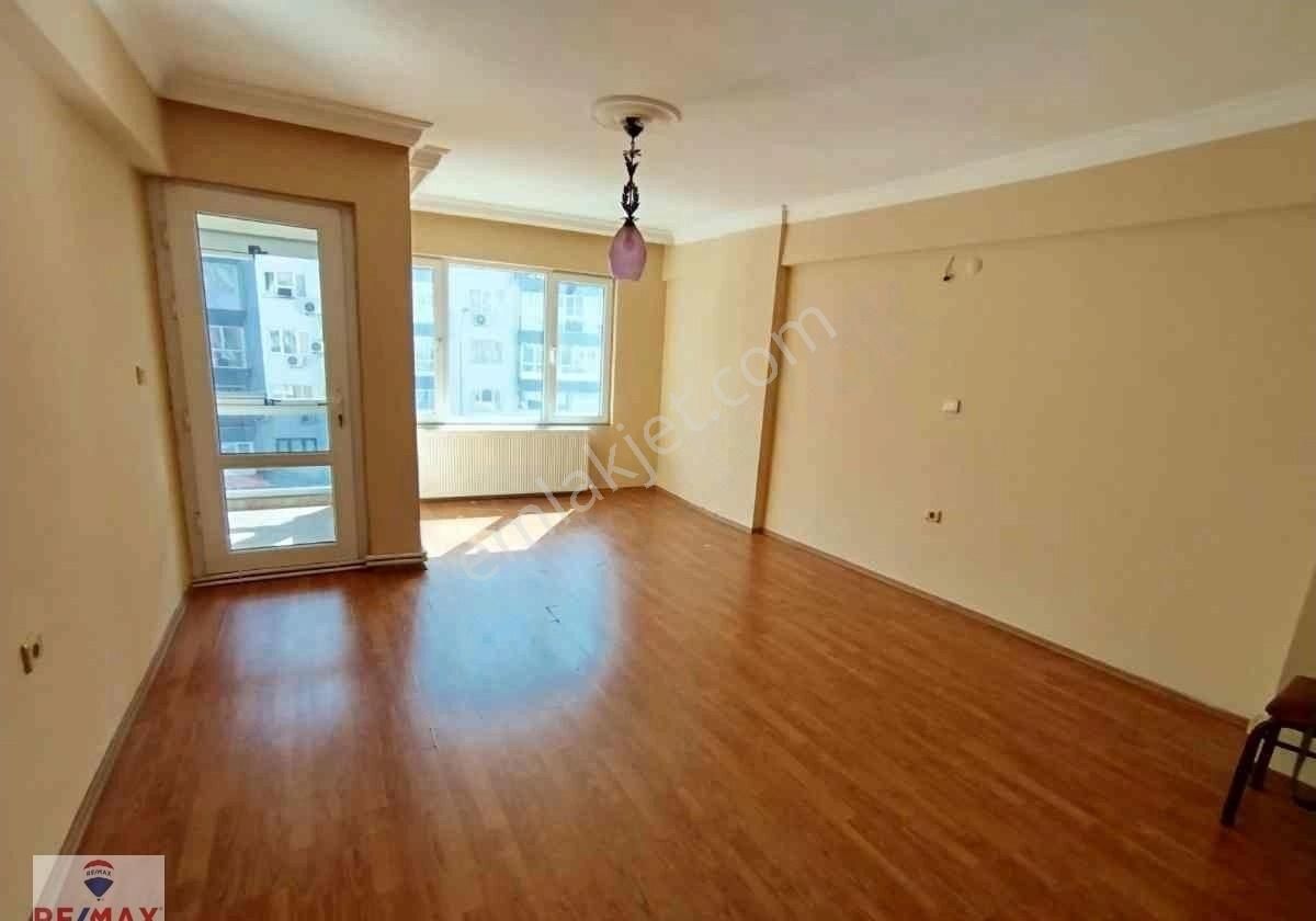 Konak Altıntaş Kiralık Daire Üçyol Metroya Yakın Altıntaş İnönü Cd. Asansörlü 3+1 Kiralık