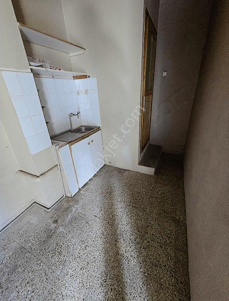 Tire Cumhuriyet Kiralık Ofis Tire Arslan Emlaktan Otel Tirem Yakını 40 M2 Kiralık Dükkan