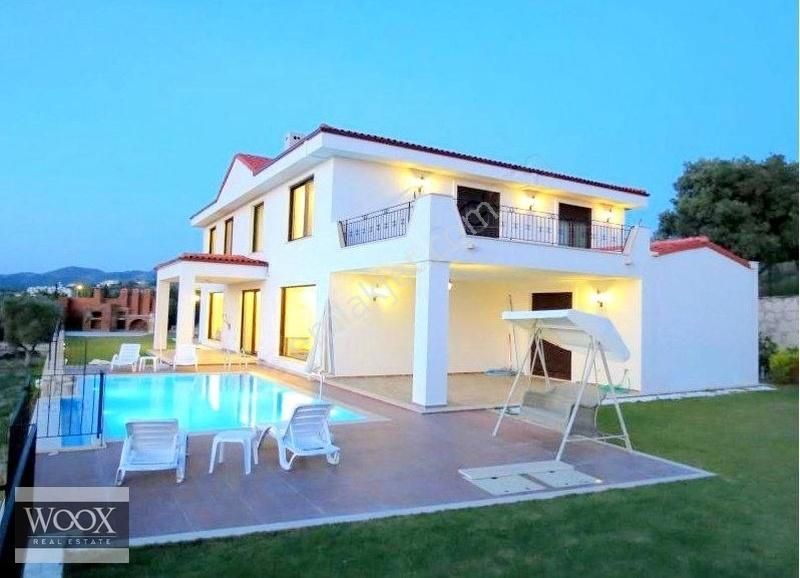 Kuşadası Karaova Satılık Villa Kuşaasın'da 2500 M2 Arsaya Sahip Full Manzara Malikhane