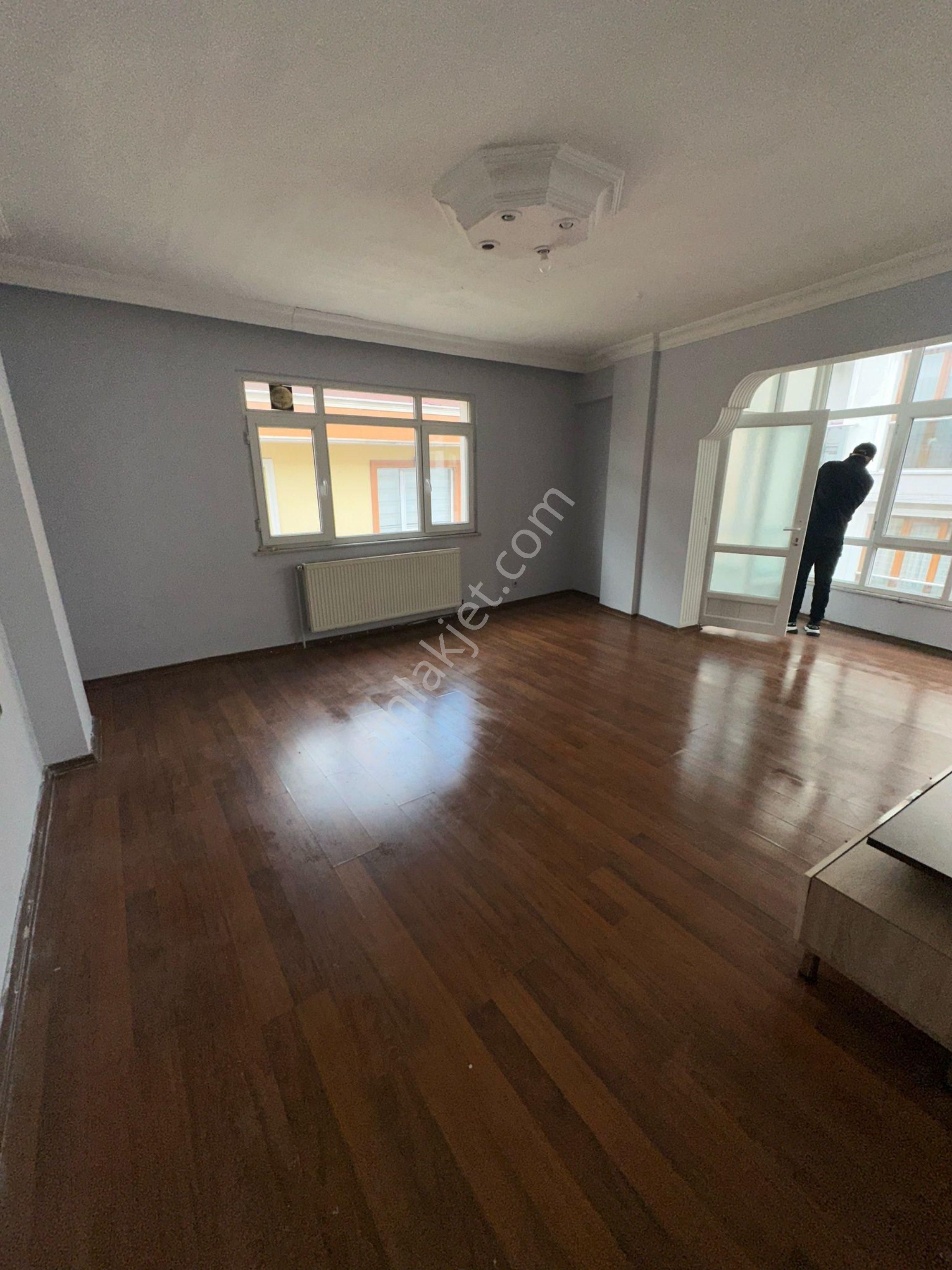 Küçükçekmece Cumhuriyet Kiralık Daire Zekiden Cumhuriyette 120m2 Kiralık Daire