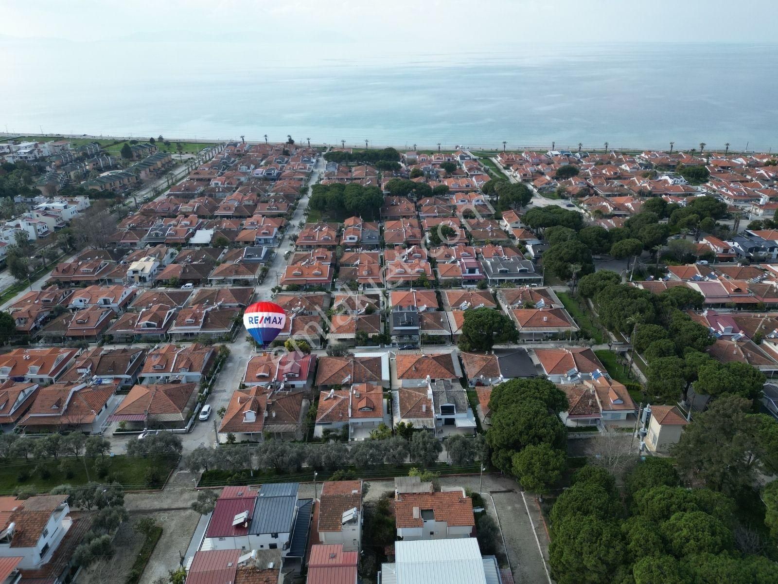 Kuşadası Kadıkalesi Satılık Yazlık Nazilli Sitesinde Denize 350 Metre Köşe Konumlu 4+1 Yazlık